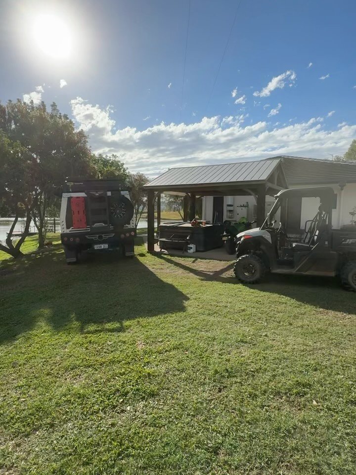Shed external render application in kuttabull and micro cement bench top come up a treat! 👌