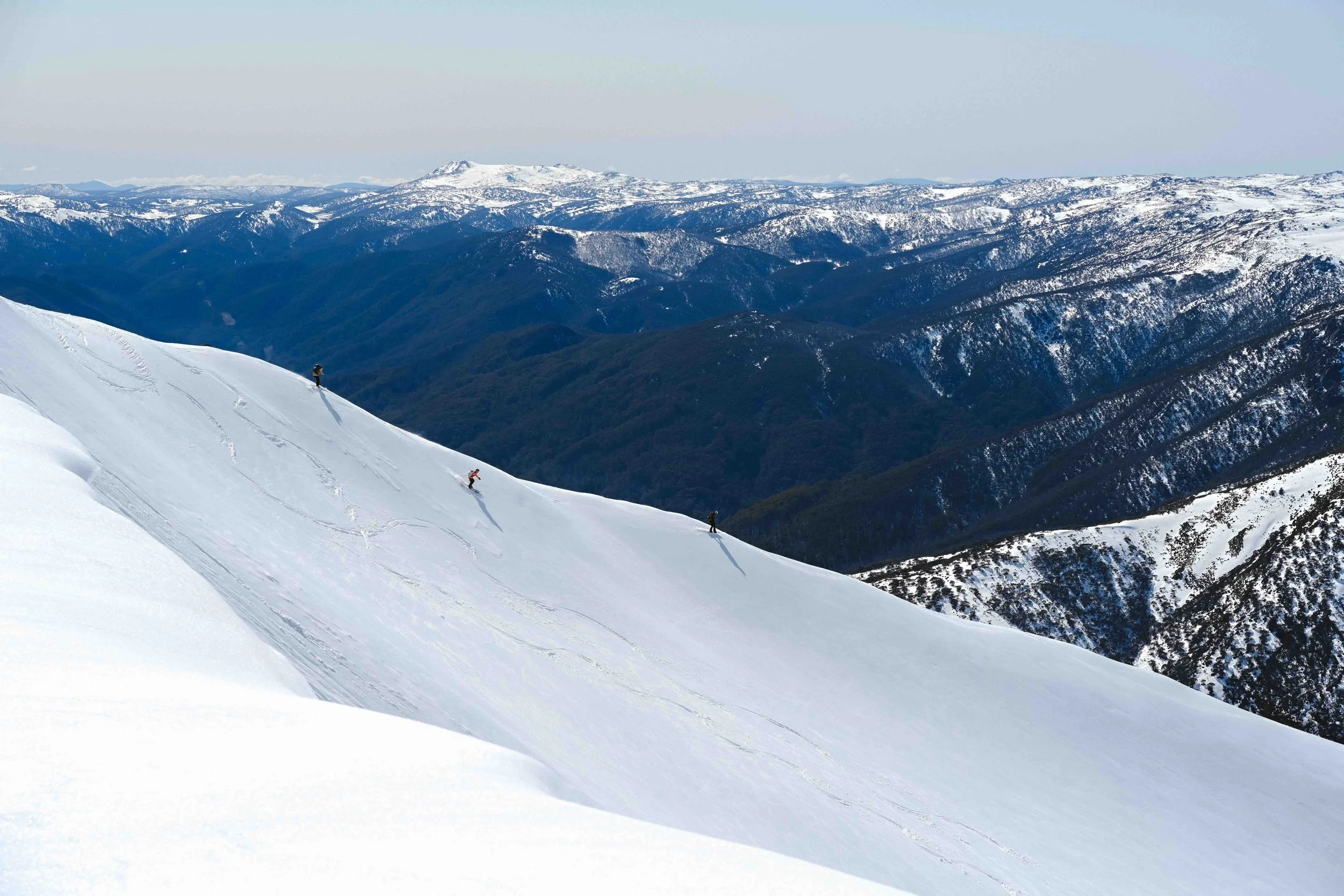 Chess Smee, Mimi Gee & Savannah Rose ski a ridge on the north aspect of Watson's crag. Photographer: Leah Foster.