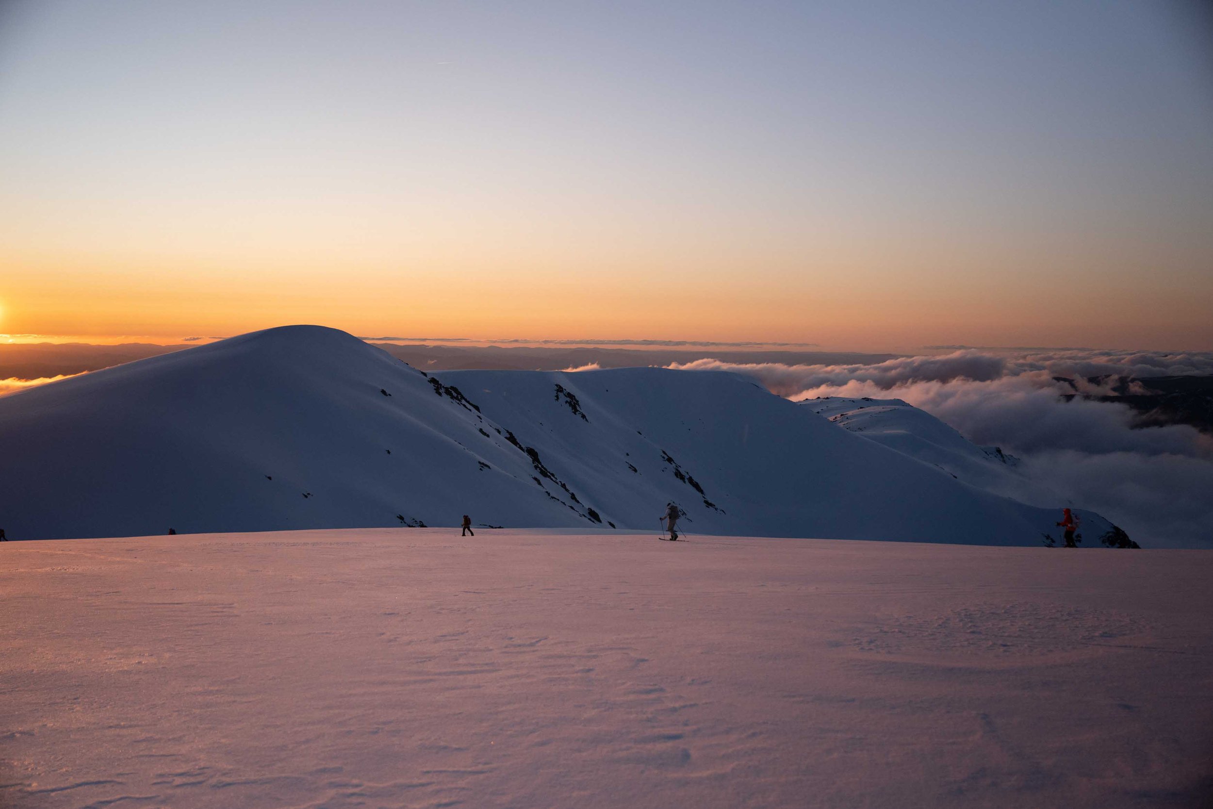 Mavens on their way to summit Tenison Woods Knoll for a sunset lap on the south side of Tenison. Photographer: Divya Gordon.
