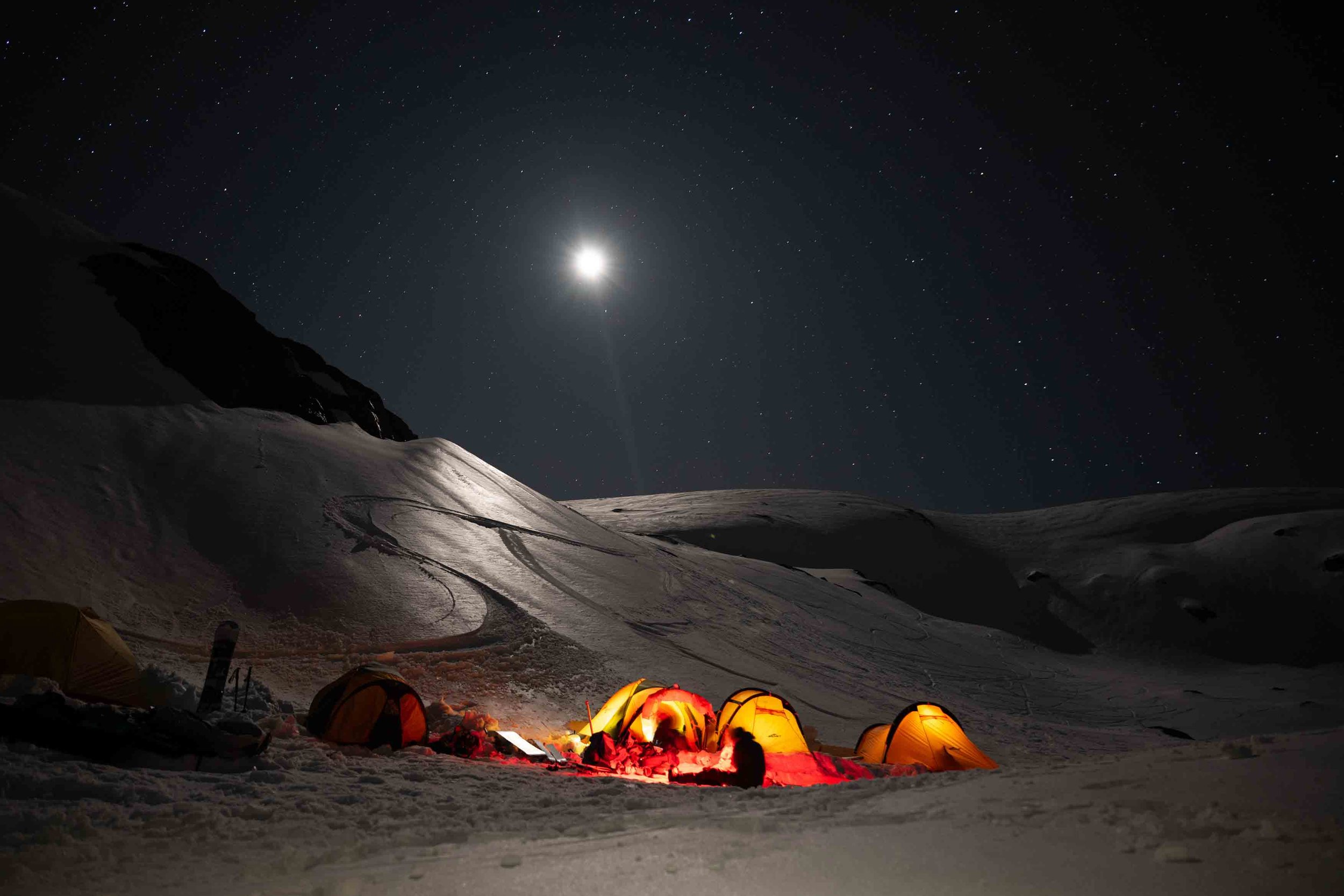 Main range campsite, lee side of Mt. Twynam, NSW, Australia. Photographers: Divya Gordon, Ali Vann, Thomas Roffey.