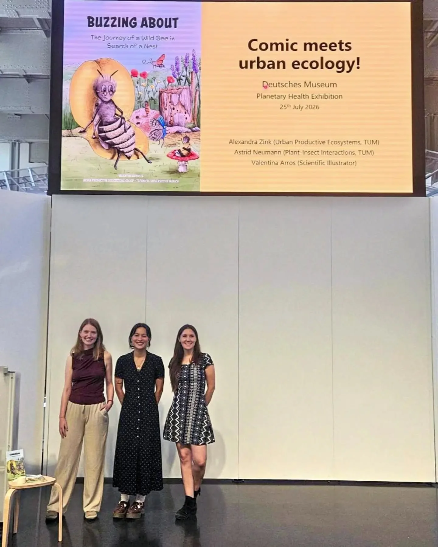 🐝 Some pictures from our talk at the @deutschesmuseum!

Together with Alex Zink and Astrid Neumann from @tum_life_sciences @upe_research_tum, we shared the story behind Buzzing About, the comic we created through an art&ndash;science collaboration.
