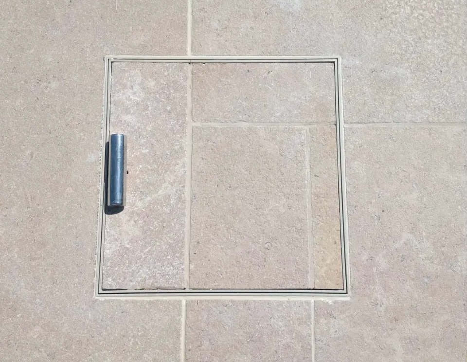 Outdoor pool tiling with hide skimmer lid.