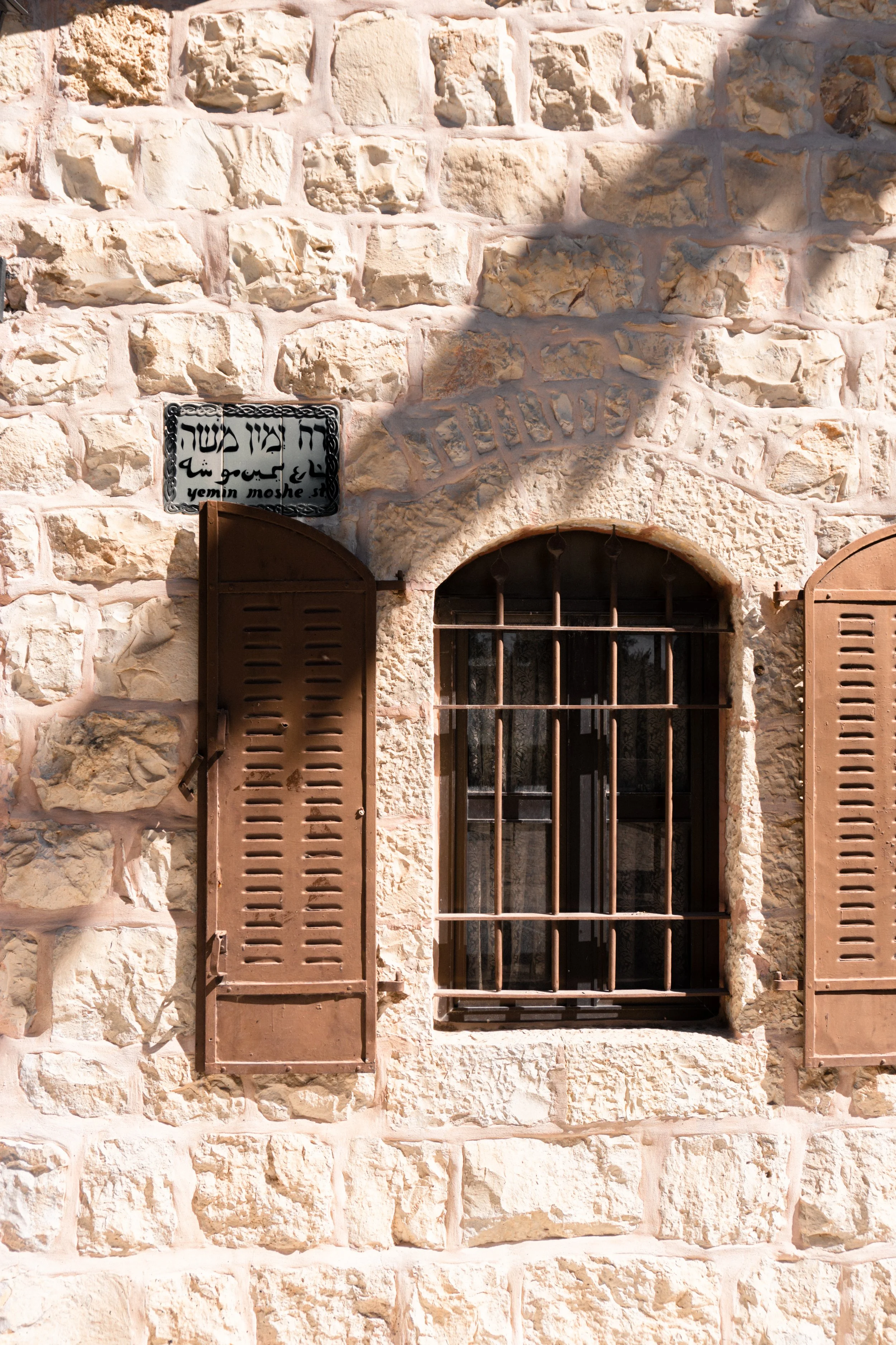 window in yemin moshe