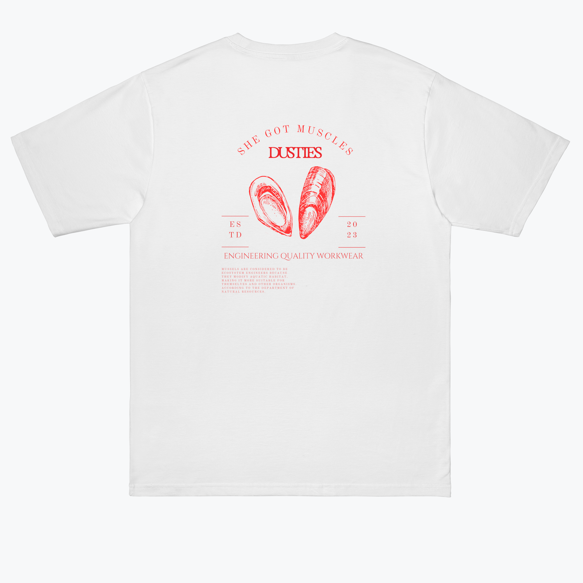 T-Shirt in Weiß mit rotem Print.