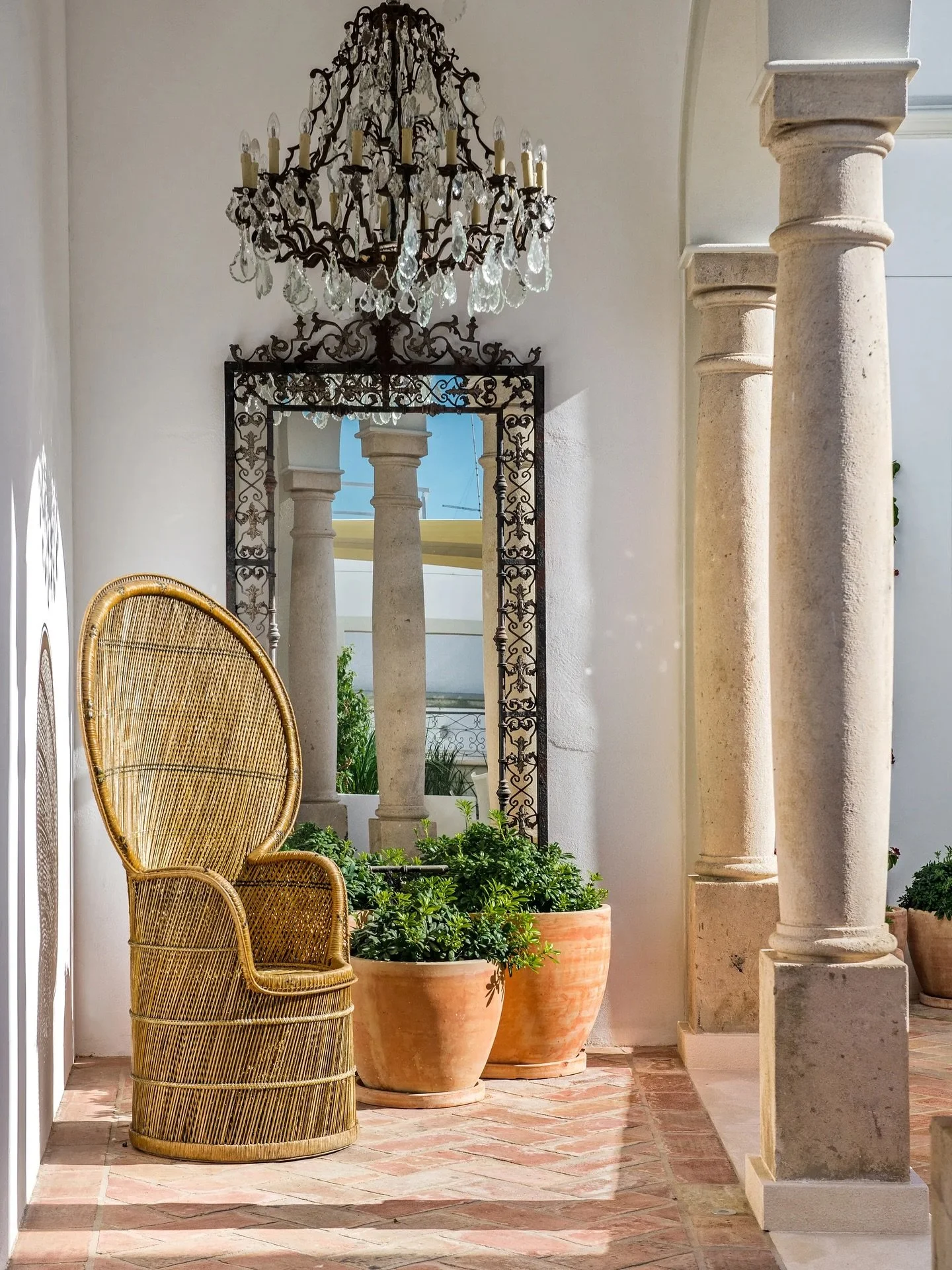 A retreat day at N&uacute;naCo. moves at the perfect pace: slow mornings with coffee, juice, and journaling; Barre and workshops that inspire; a brunch that fuels both body and conversation. 

Afternoons are for swimming, exploring, napping, or enjoy