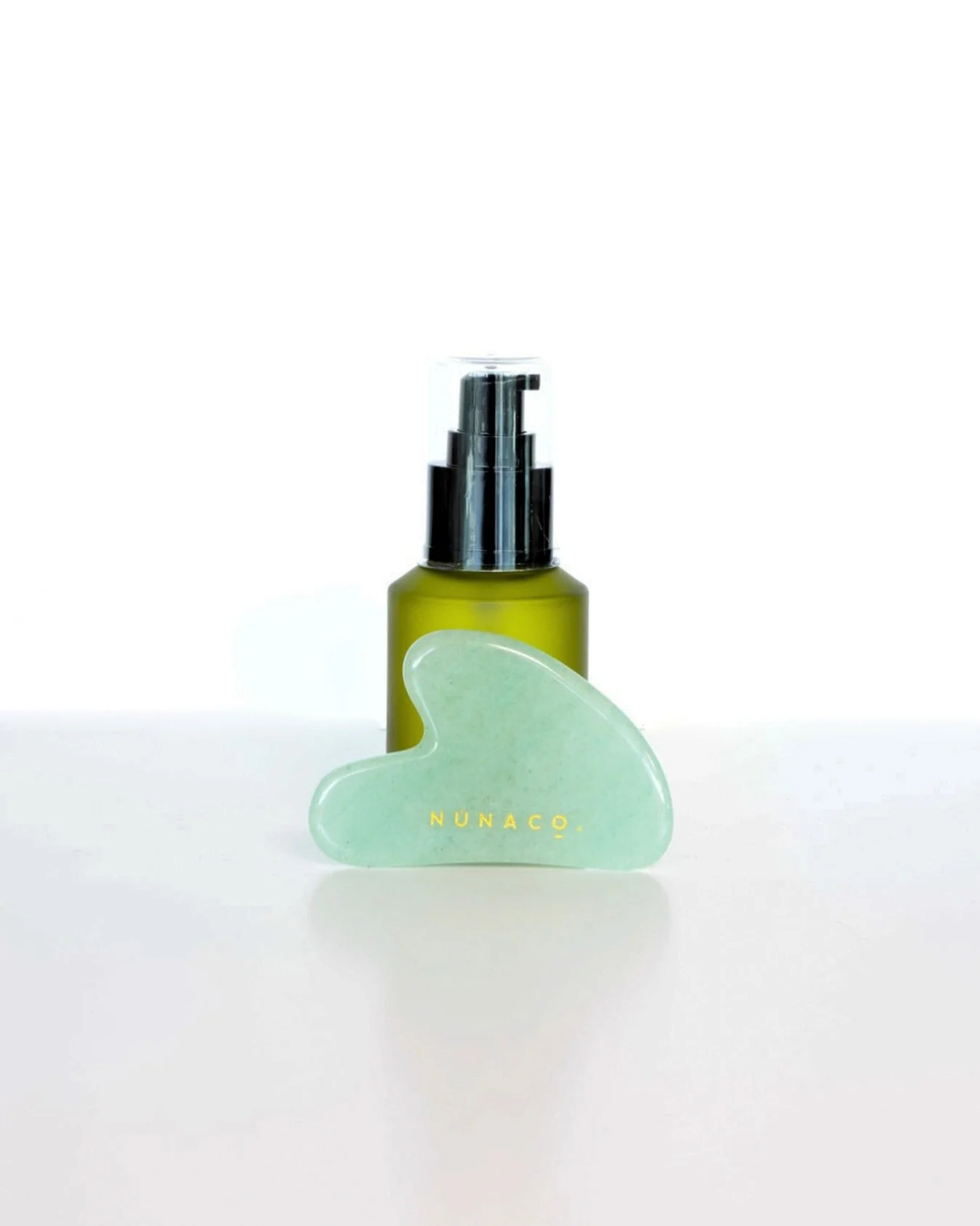 The N&uacute;naCo. Gua Sha and Facial Oil &mdash;crafted in collaboration with Ur&eth;, are made to work in harmony.
Sweet almond, jojoba, apricot, and rosehip oils nourish the skin while gentle massage releases tension and restores your natural glow