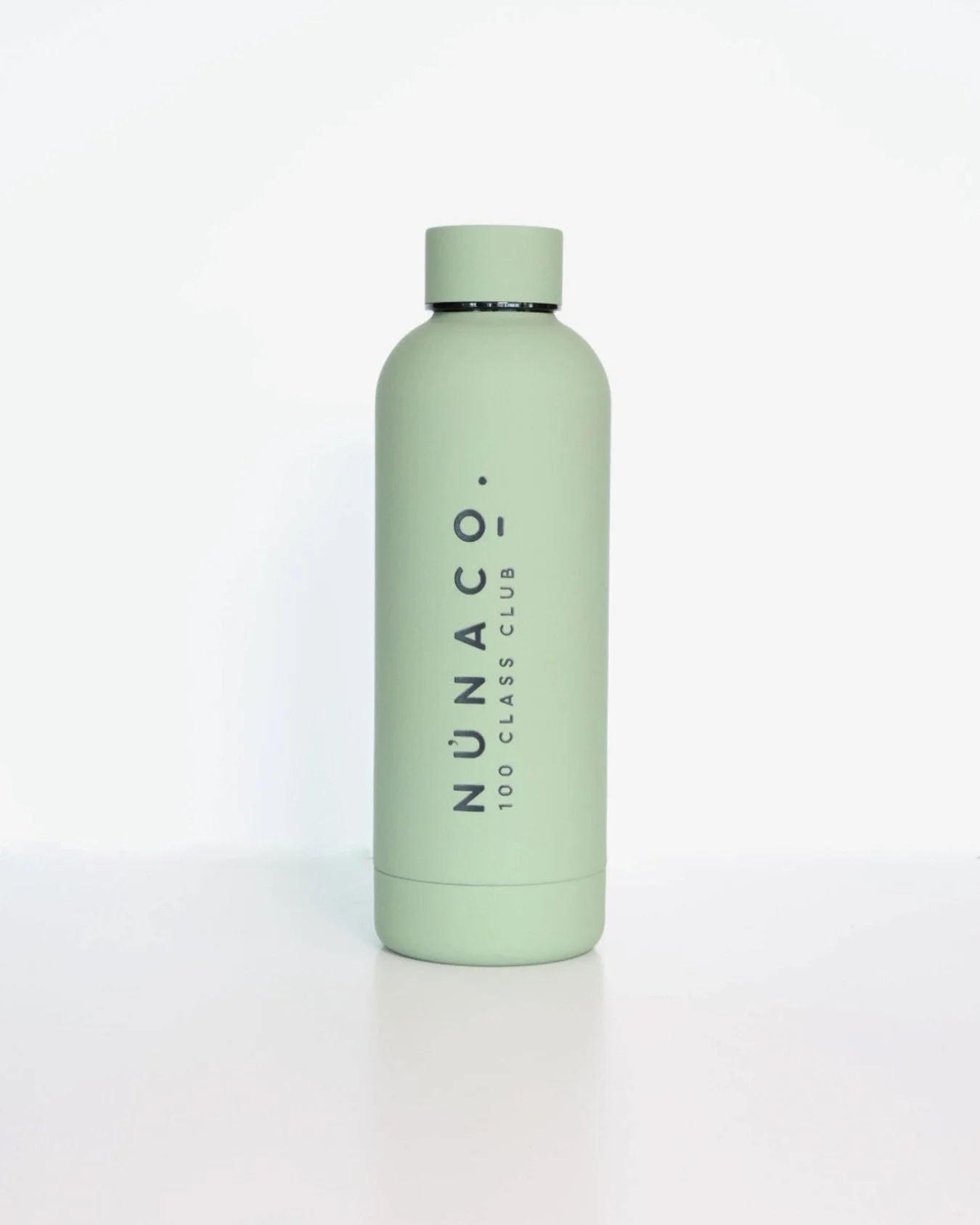 At Núna Collective, every member who reaches 100 classes joins our 100 Class Club — and earns a custom NúnaCo. water bottle to celebrate the milestone.
It’s our way of honoring your consistency, commitment, and the energy y