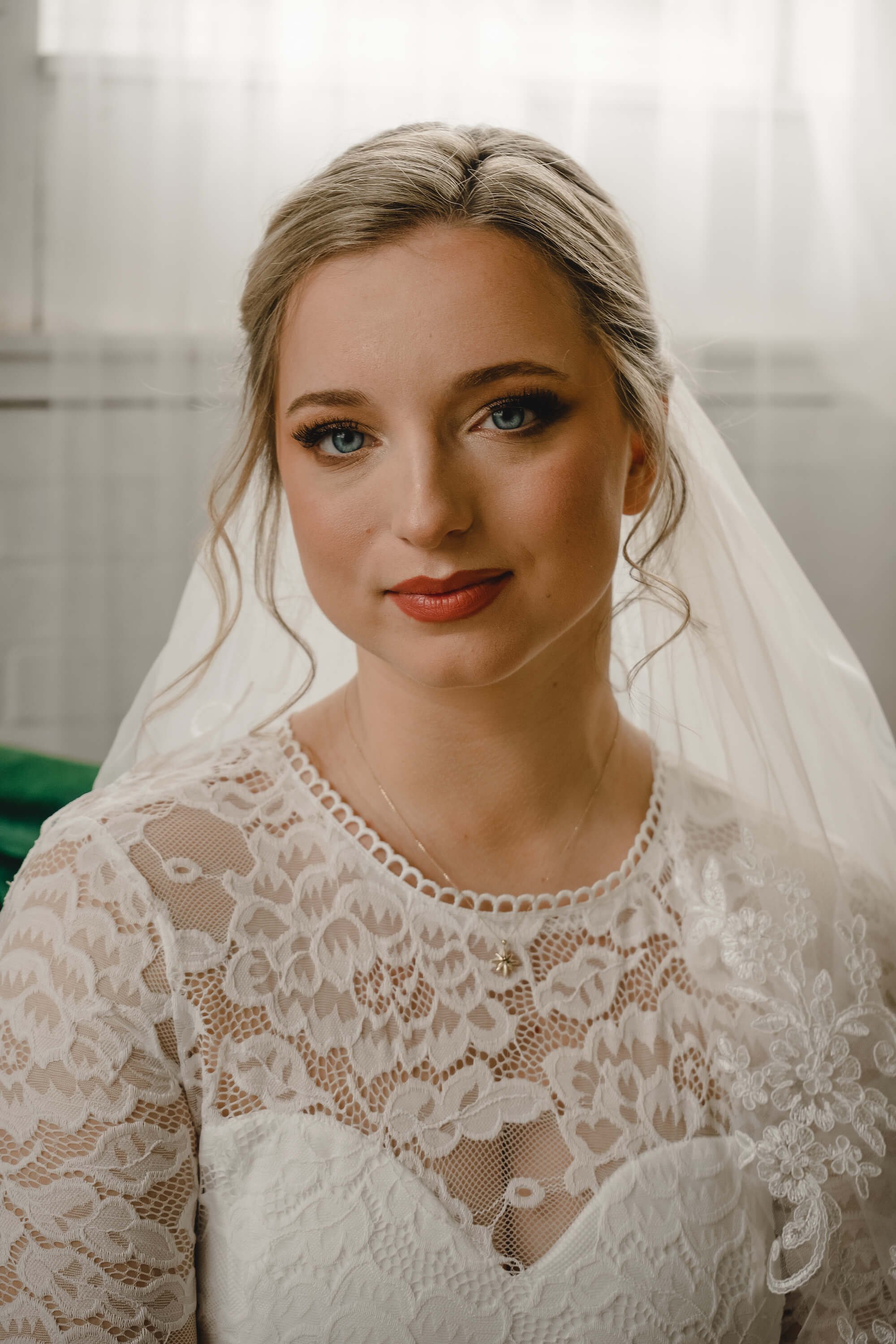 Luxury bridal makeup artist.jpeg