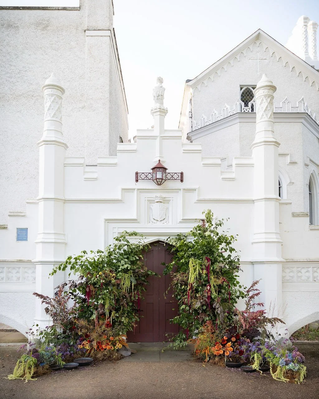 🍓 Strawberry Hill House 2025 🍓

Created for the Strawberry Hill House Flower Festival, these gates were inspired by the Fairy Pools on the Isle of Skye and the love story between the Chief of Dunvegan and a fairy maiden.

Rugged greens and mauves s