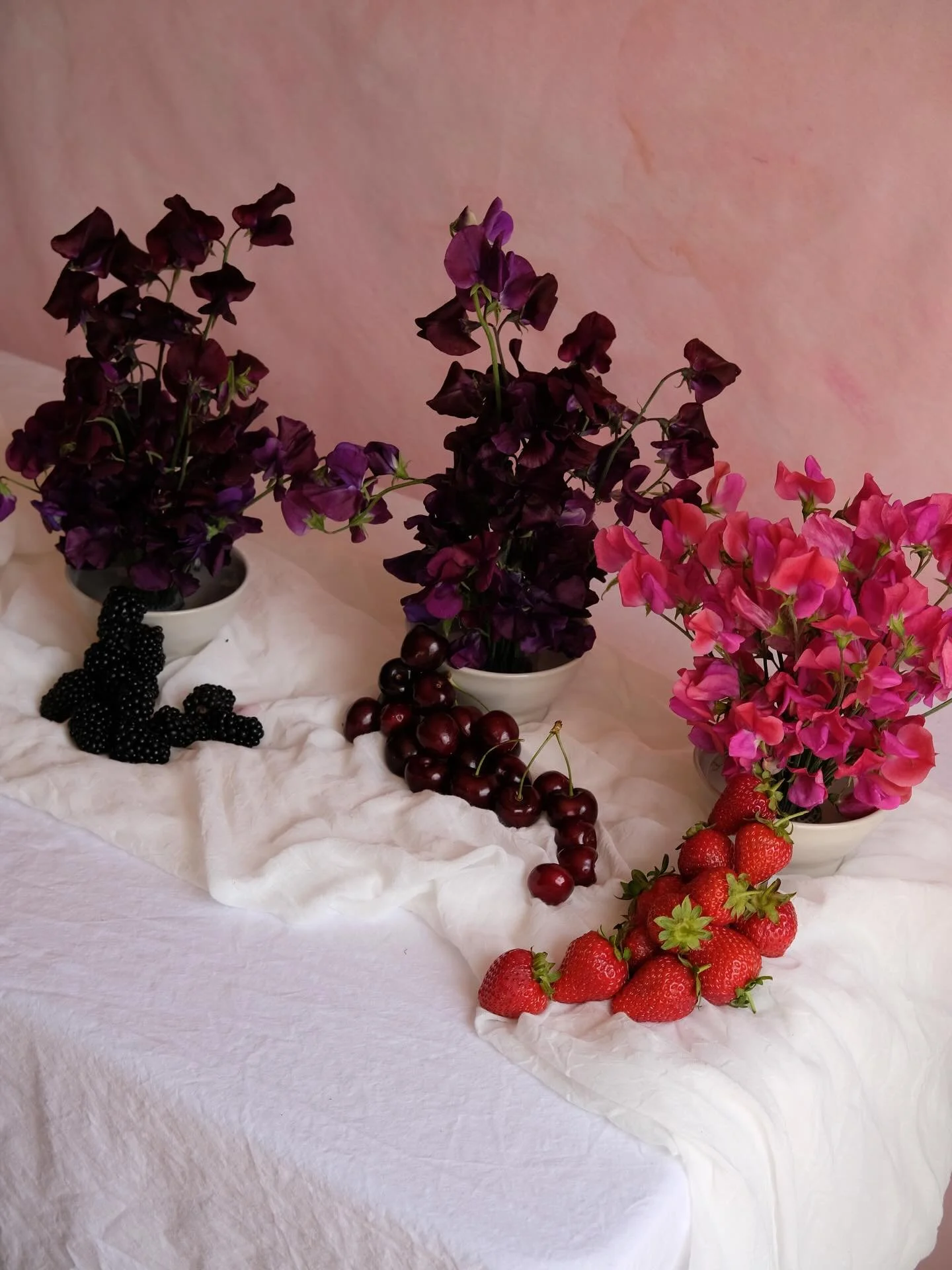 ~ FRUITS AND FLOWERS ~ 

Instagram is holding me accountable!  Introducing my new project #fruitsandflowersforayear as we are in the height of UK produce this is the perfect time to explore the connection between fruits and flowers. 

I&rsquo;ve alwa