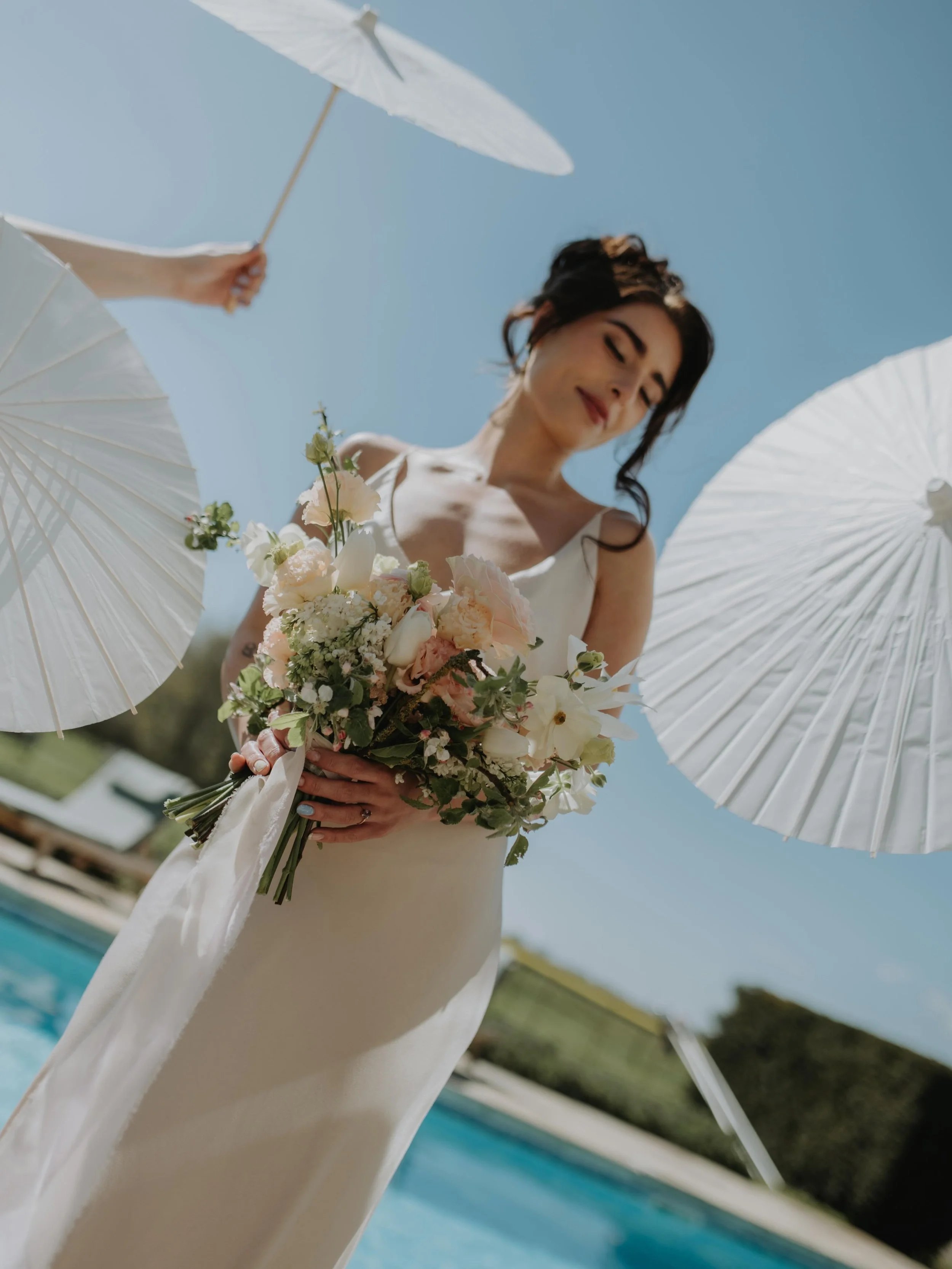 ✨🍦✨ 

Thinking back to this gorgeous day at @godwickweddings thank goodness it wasn&rsquo;t as hot as today. Sending lots of love to all those florists, wedding suppliers, and couples celebrating in this heat! You are all superstars ✨

Venue @godwic