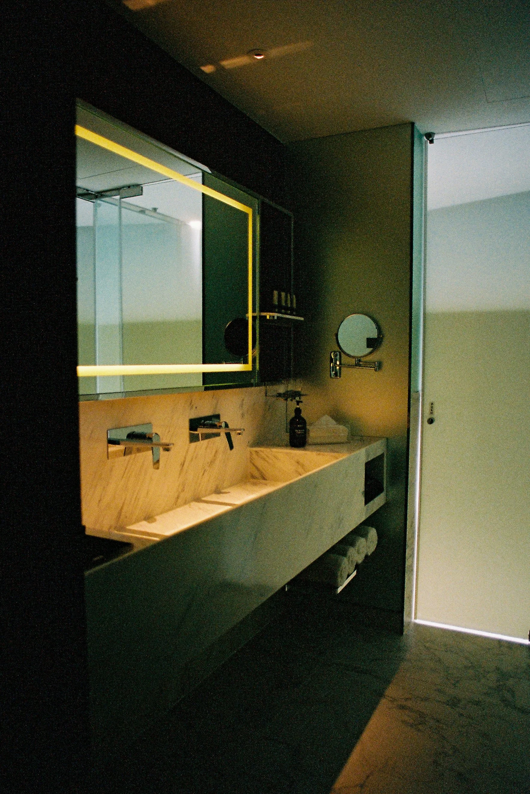 R1-06769-002A.JPG