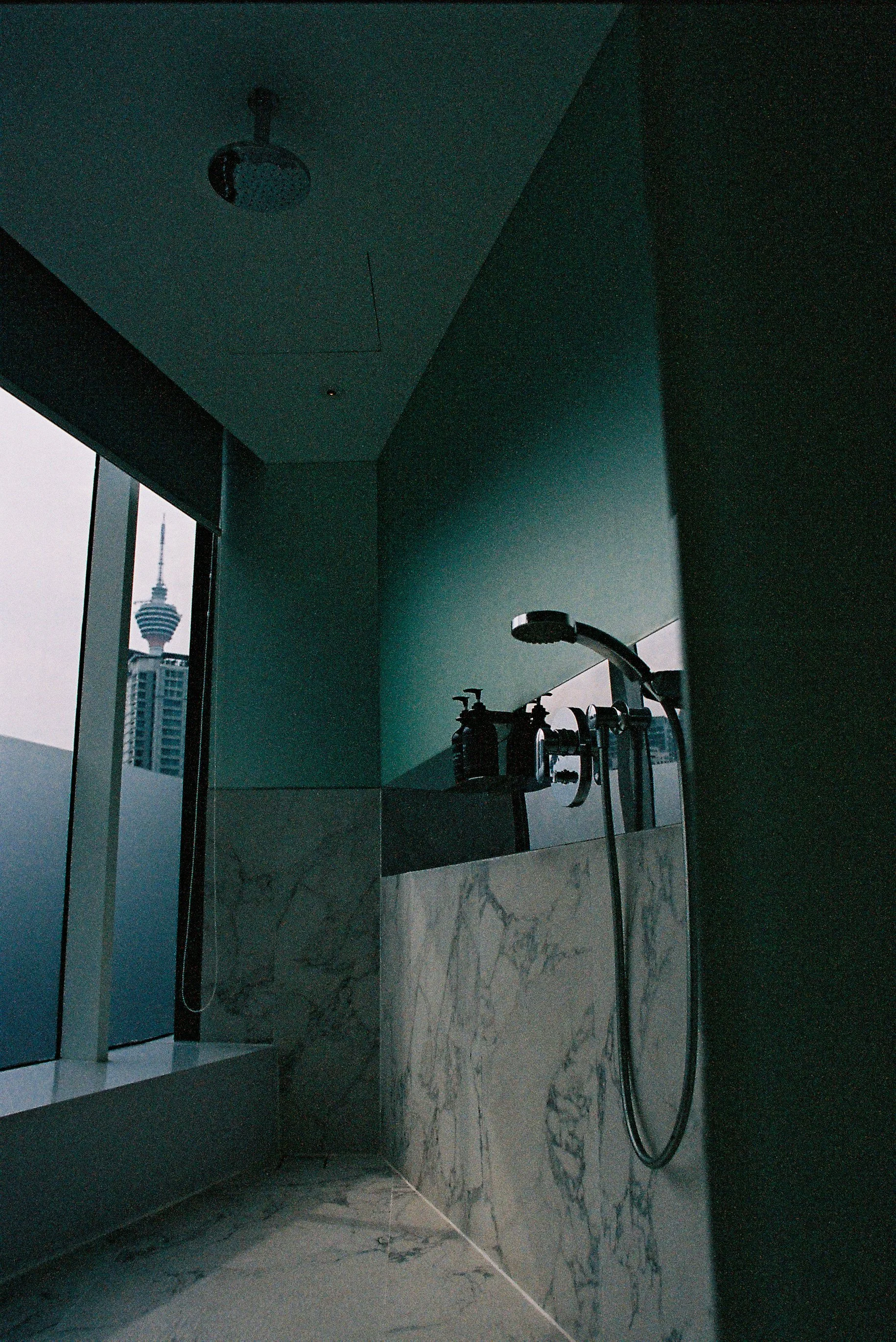 R1-06769-016A.JPG
