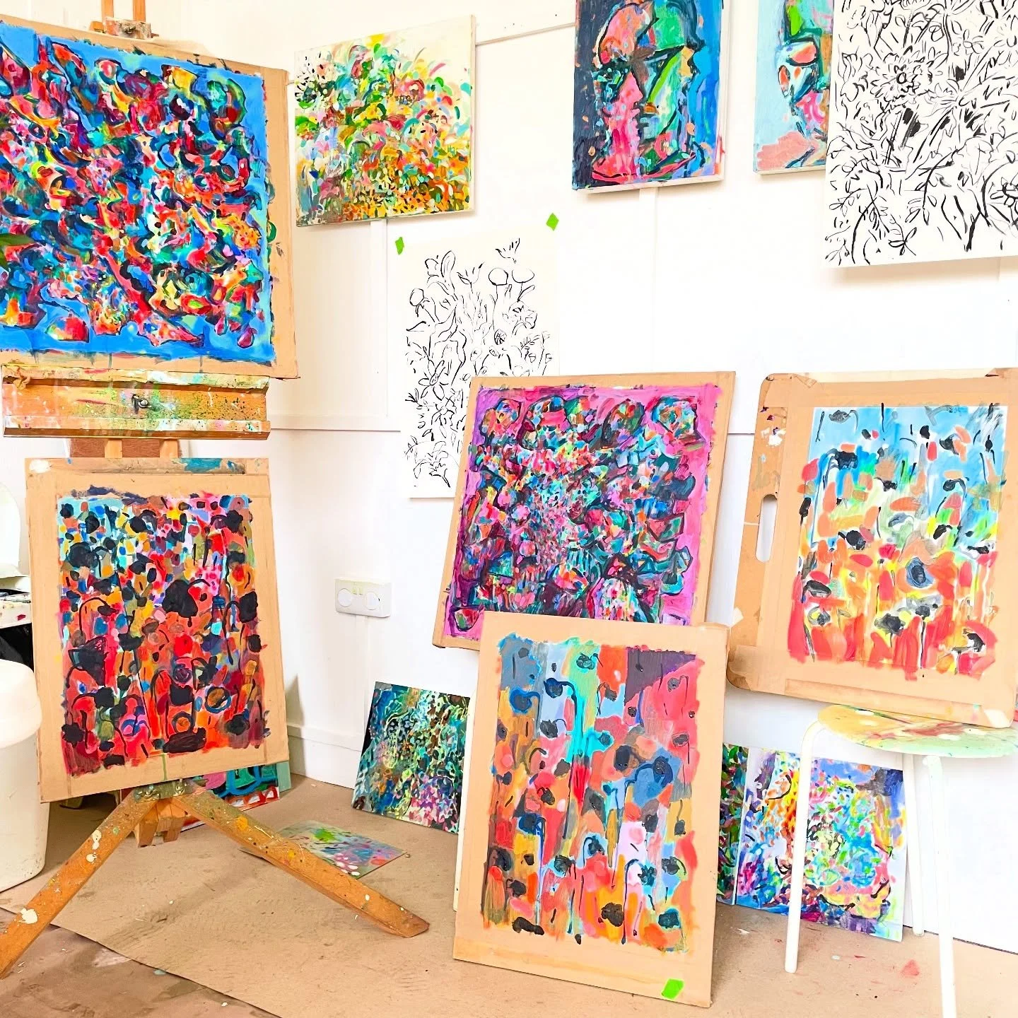 STUDIO 

Todays work includes several works on paper - lots of shifts in colour and composition. Painting for my own pleasure and let&rsquo;s see what emerges from the rubble. 

#artstudio #artist #yorkopenstudio #abstractpainting