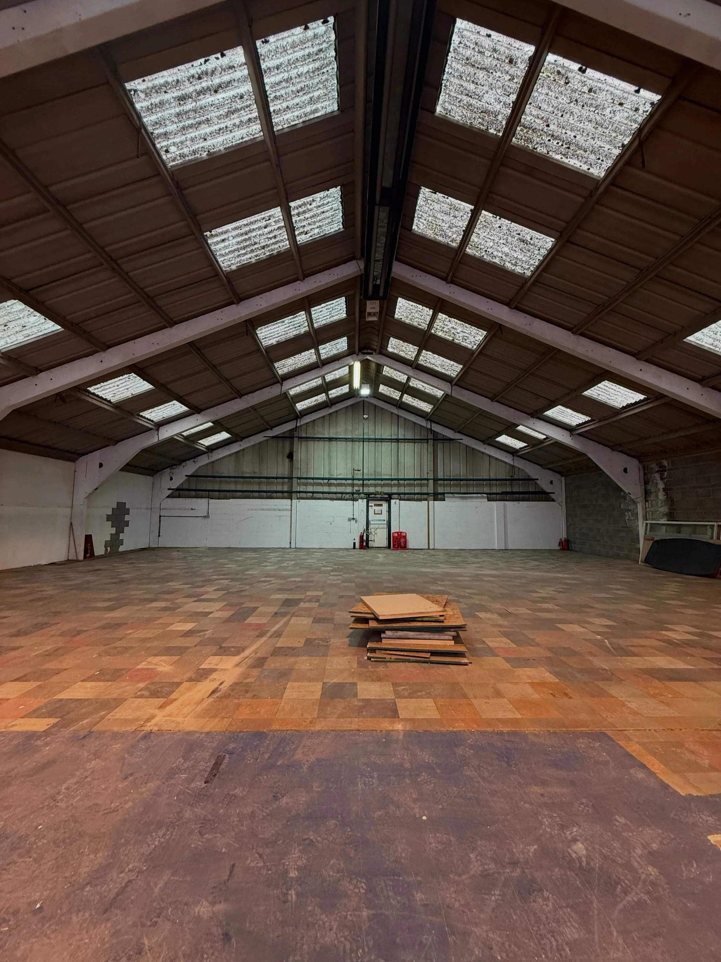 It might take a little imagination right now&hellip; but just you wait! 

WE&rsquo;VE GOT THE KEYS TO HAPPY FINS ST NEOTS! 🔑🎉

After a few more twists and turns than we&rsquo;d bargained for, we&rsquo;re finally ready to get started!

Building work