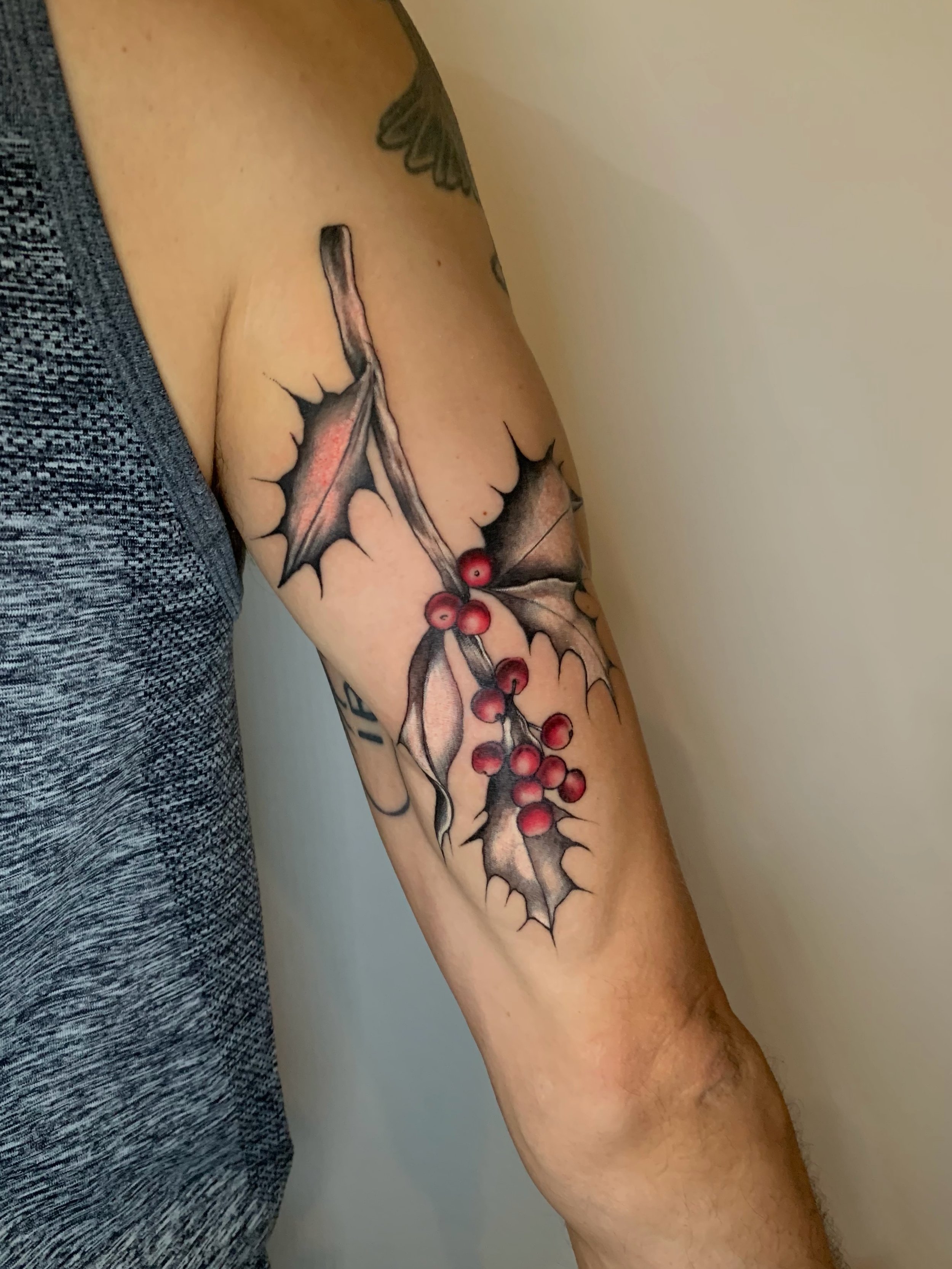 Holly branch 🍃

Black &amp; grey with a touch of red.

Done by @audreylebovidge 

DM to book.
