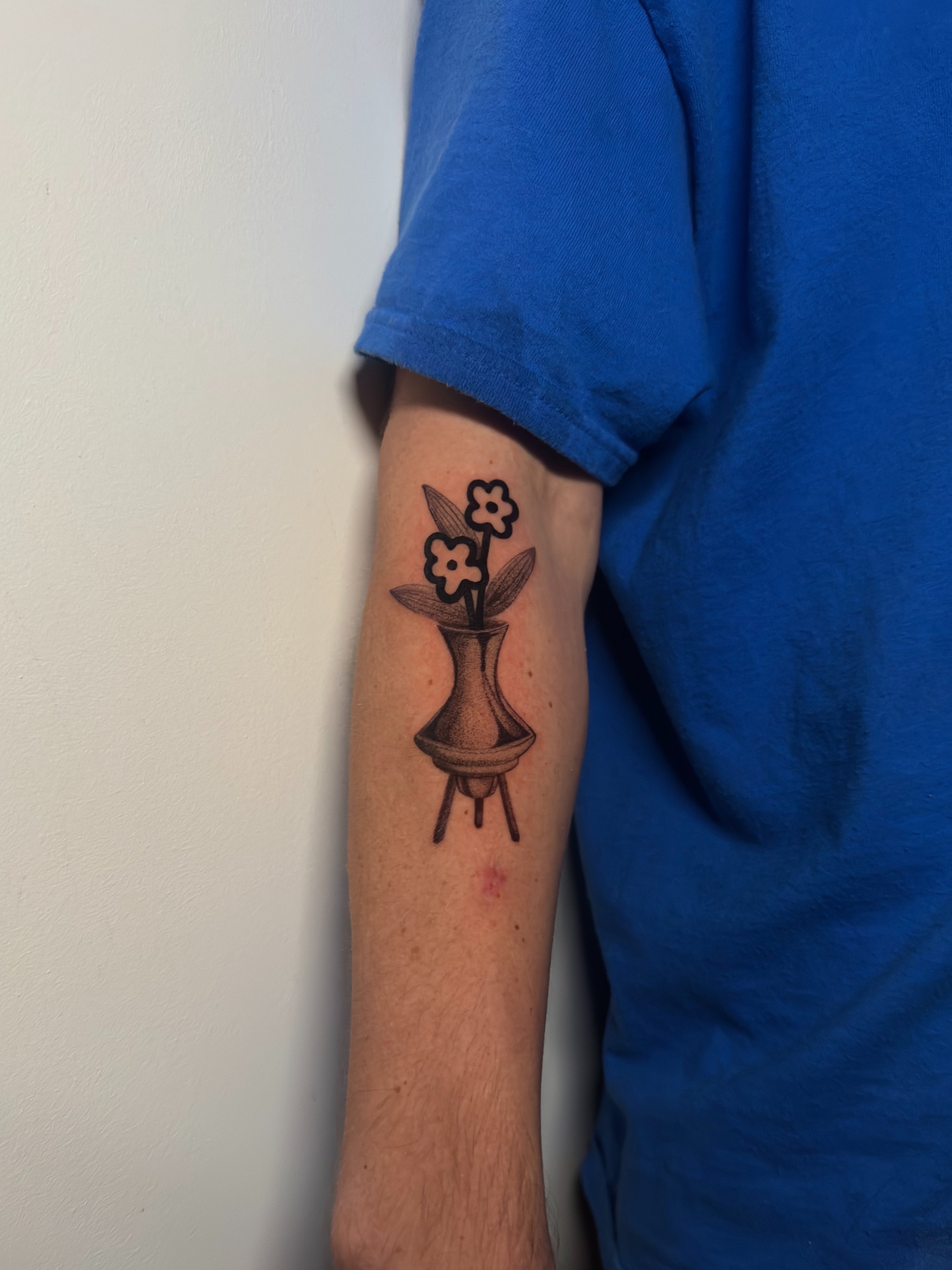 Simple, clean, and timeless.

Done at Modern Electric Tattoo ⚡

📍 Berkeley, CA
👇 Book now through the link in bio

Done by @inkbypiero at Modern Electric Tattoo.