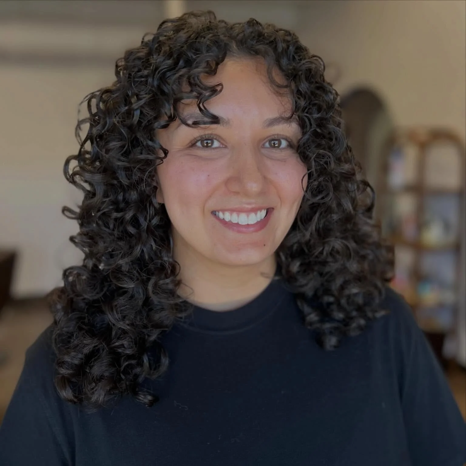 Expert care, grounded in the integrity of your curls💙

Reserve your appointment with a Curl Specialist now🗓️

Helix House provides expert care for curly hair🌀

#okchairsalon #okccurlyhairstylist #curlyhairsalonokc #curlspecialistokc #Curlfriend