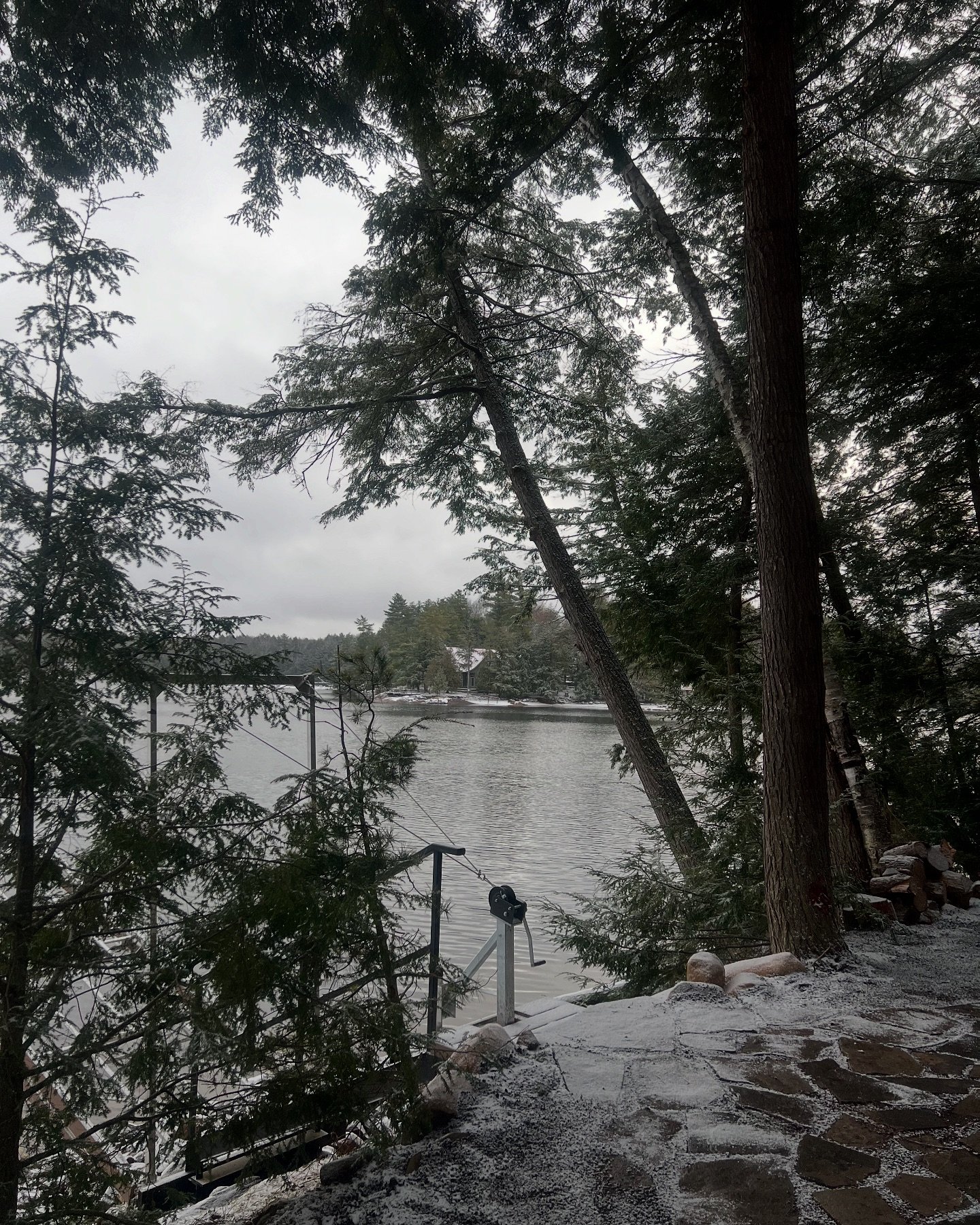 Winter has arrived at our Beaver Lake project, and we&rsquo;re hard at work putting the finishing touches on this beautiful space. This week, we&rsquo;re braving the elements to craft a set of stairs leading from the driveway down to the cottage. It&