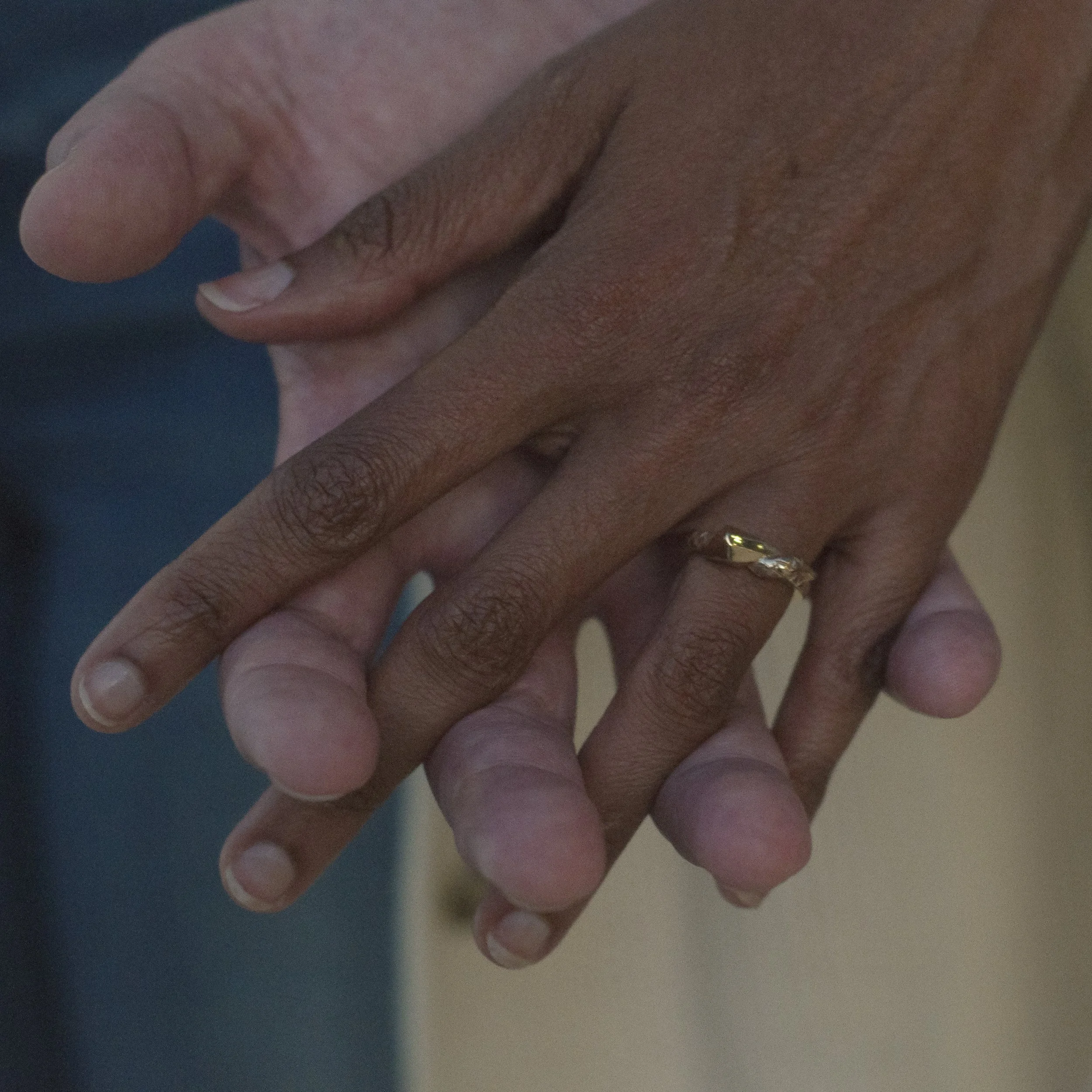 Ouroboros wedding band /
Gold