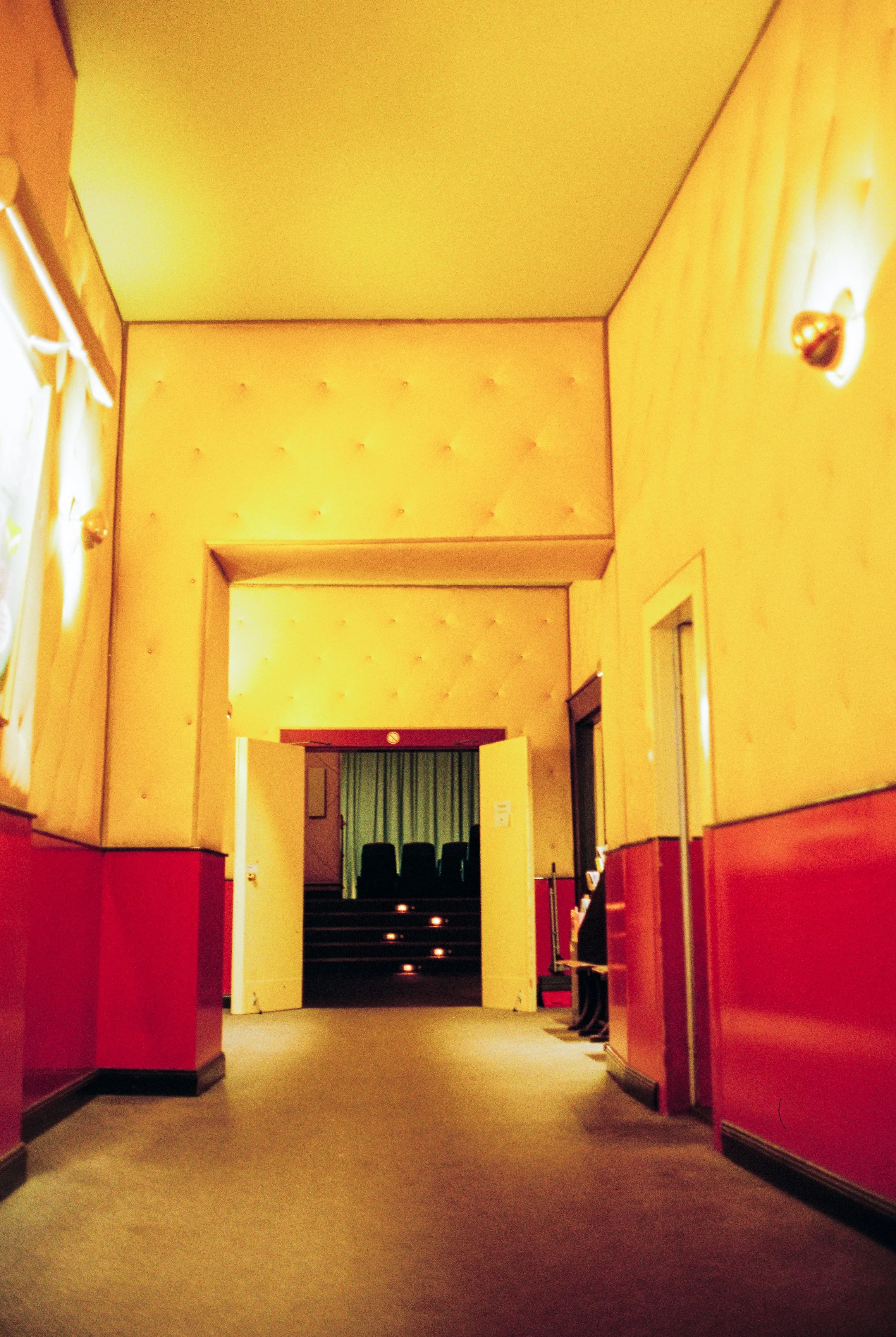 Neues Off, Hermannstraße.