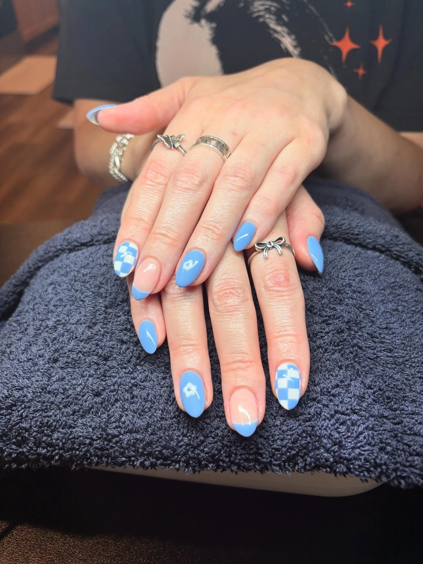 Serving summer one mani at a time! ⛱️☀️