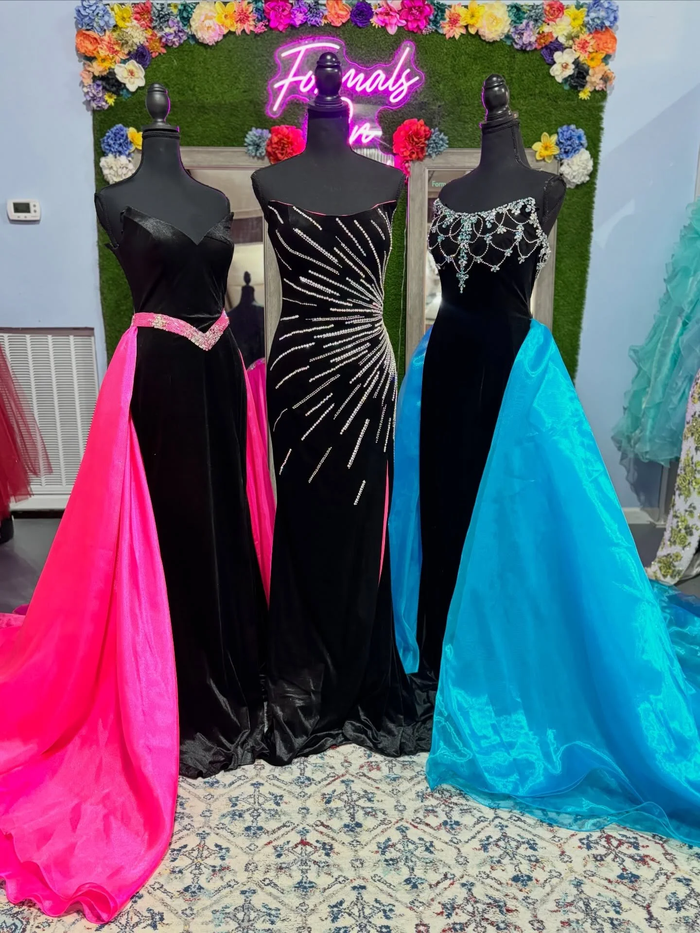 Velvet, black, and a bold pop of color&hellip; the perfect combination. 🖤✨

These stunning velvet gowns by @johnathankayne combine classic black elegance with the perfect pop of color, making them a gorgeous choice for pageant or prom. Soft velvet, 