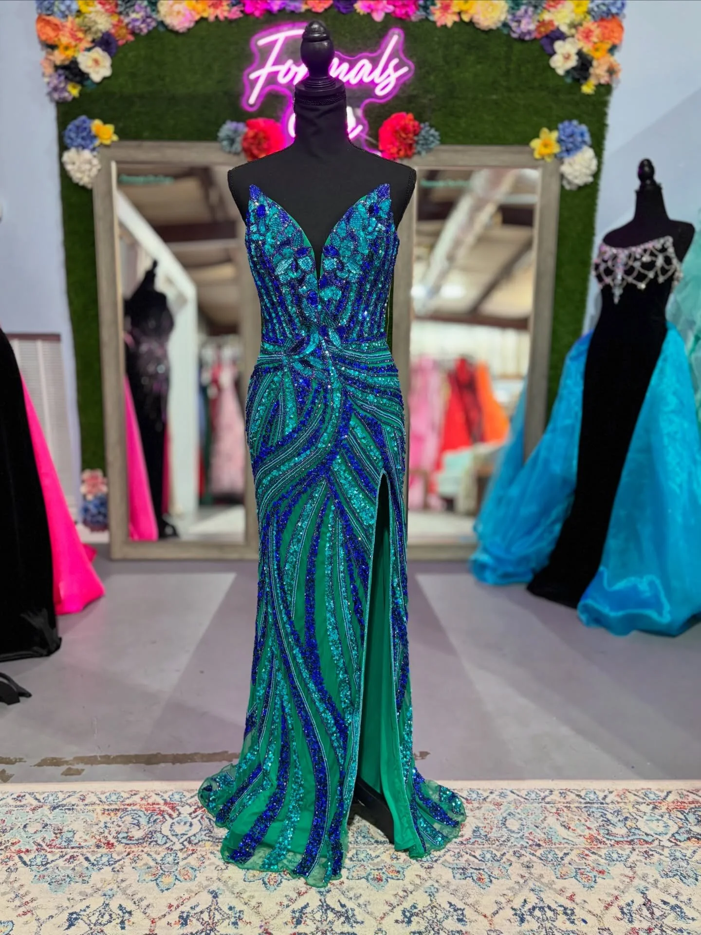 The iconic @ashleylauren dress with a twist ✨
Not only does this fan-favorite dress feature a corset back but also is available in a one of a kind color-way ONLY available at Formals On First!✨
If you want to be unique this prom season, Formals On Fi