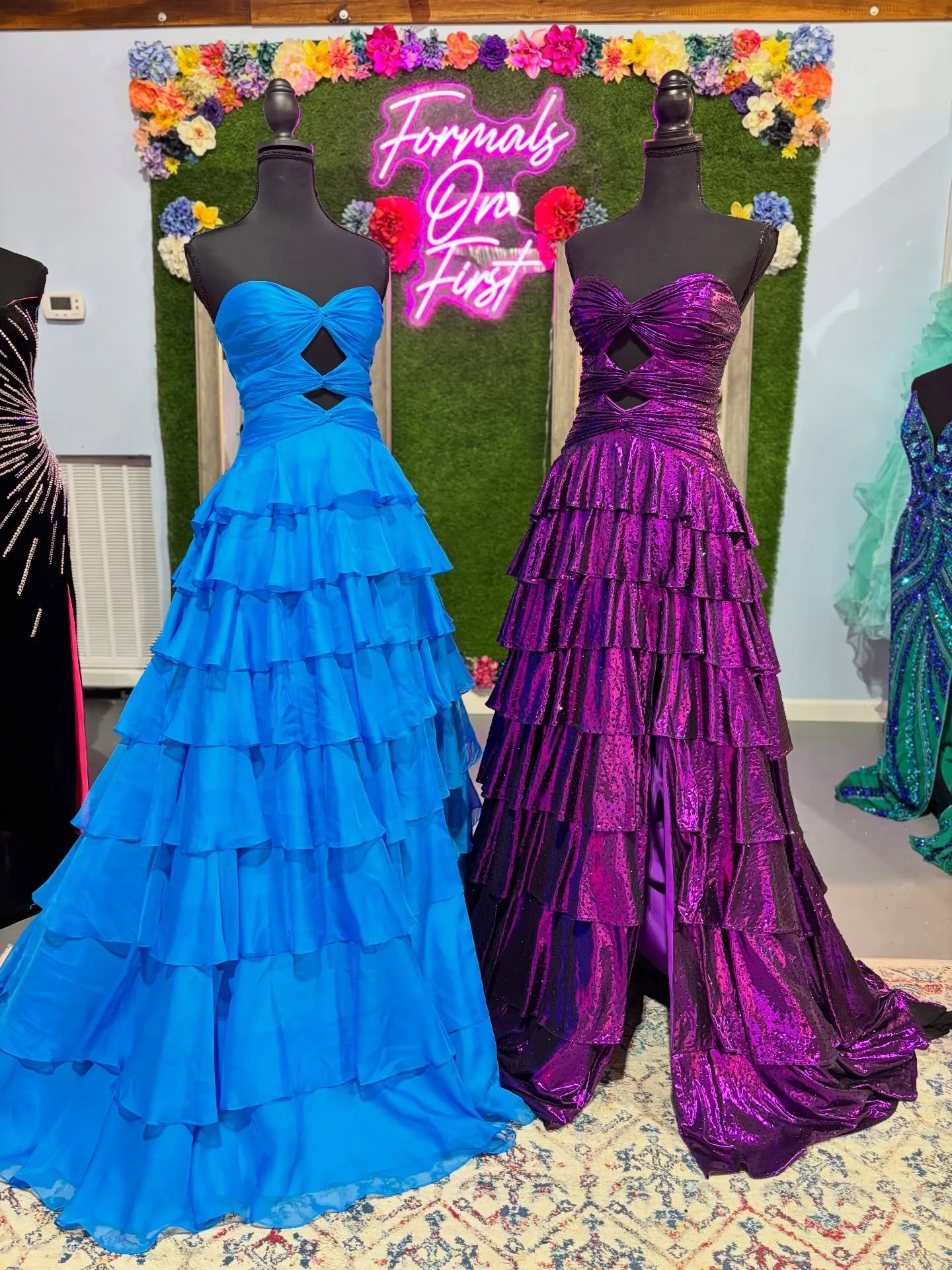 This year is all about ruffles ✨
Come shop for your dream dress today from 3:00-5:00!

@jovanifashions 

📍620 S 1st Street, Pulaski, TN
🪡Sizes 000-26 available in store
👗 Over 1,000 dresses in stock
🛍️ Layaway available

#prom #prom2026 #promdres