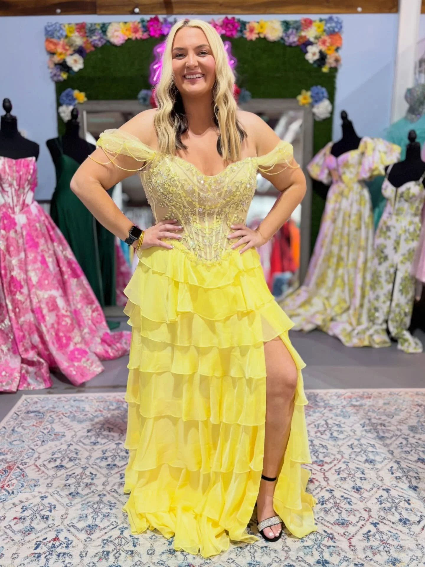 A Belle moment 💛✨
Come find your princess dress today from 10:00-4:00!

@officialelliewilde @shelby__bone 

📍620 S 1st Street, Pulaski, TN
👗Over 1,000 dresses in stock
🛍️Layaway available
🪡Sizes 000-26 available in store

#prom #prom2026 #promdr