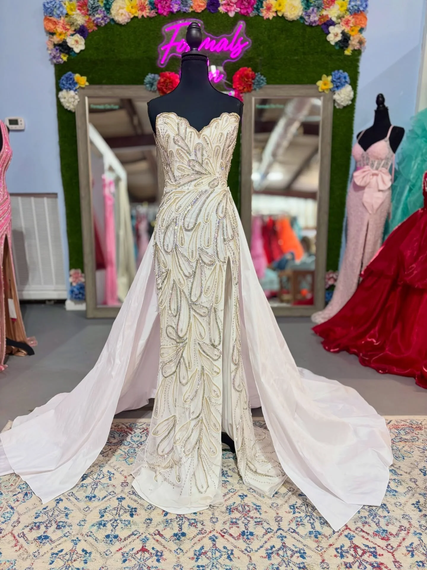 This is the pageant/prom dress you&rsquo;ve been searching for ✨ 
Featuring a stunning detachable overskirt, you can switch up your look from full glam to sleek and fitted in seconds!
Come shop over 1,000 dresses today from 10:00&ndash;4:00 and find 