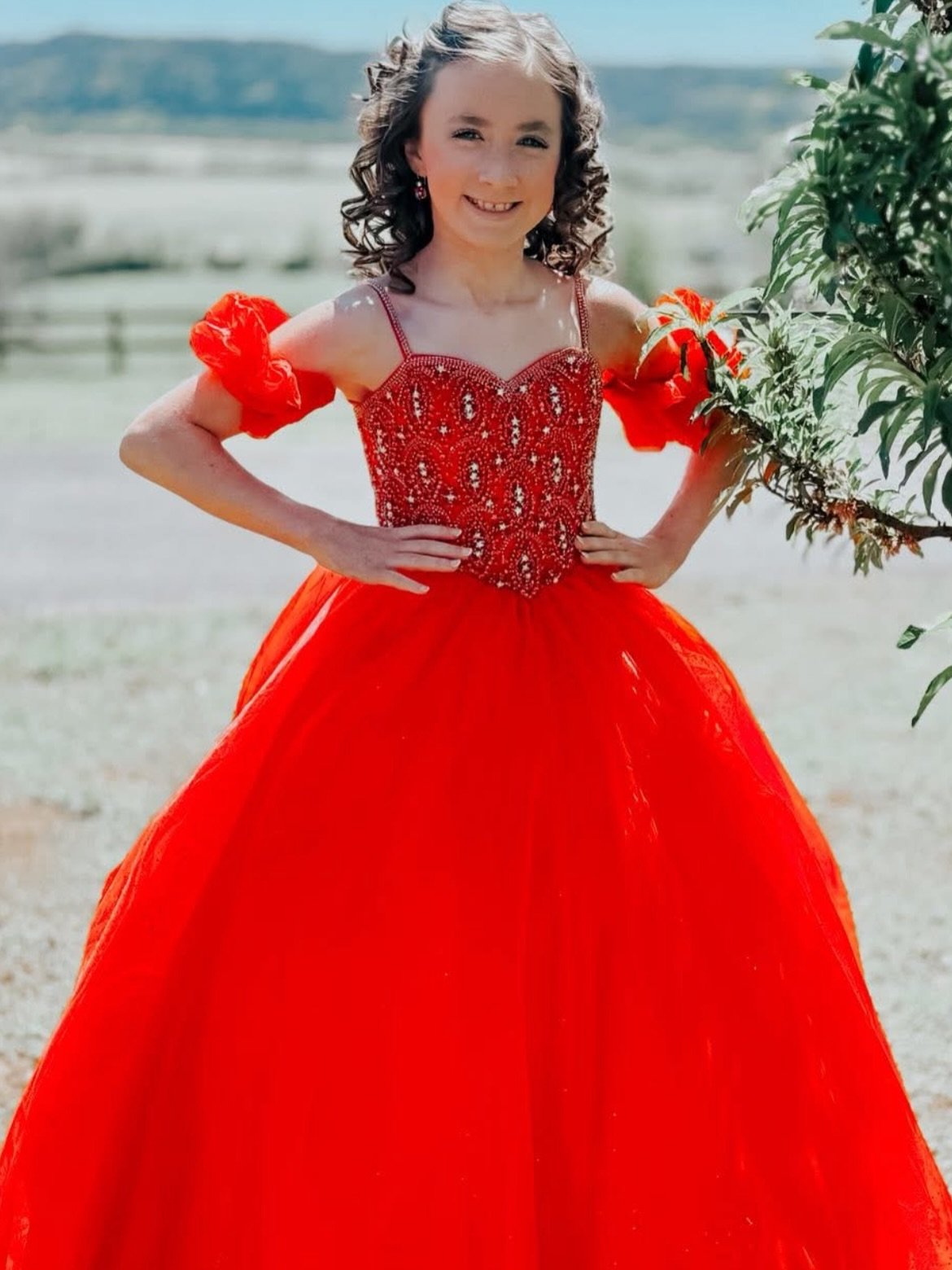 Congratulations Harbor on 2nd alternate!✨
You looked stunning in your dress!

#pageant #pageantdress #kidspageant #sugarkayne #johnathankayne