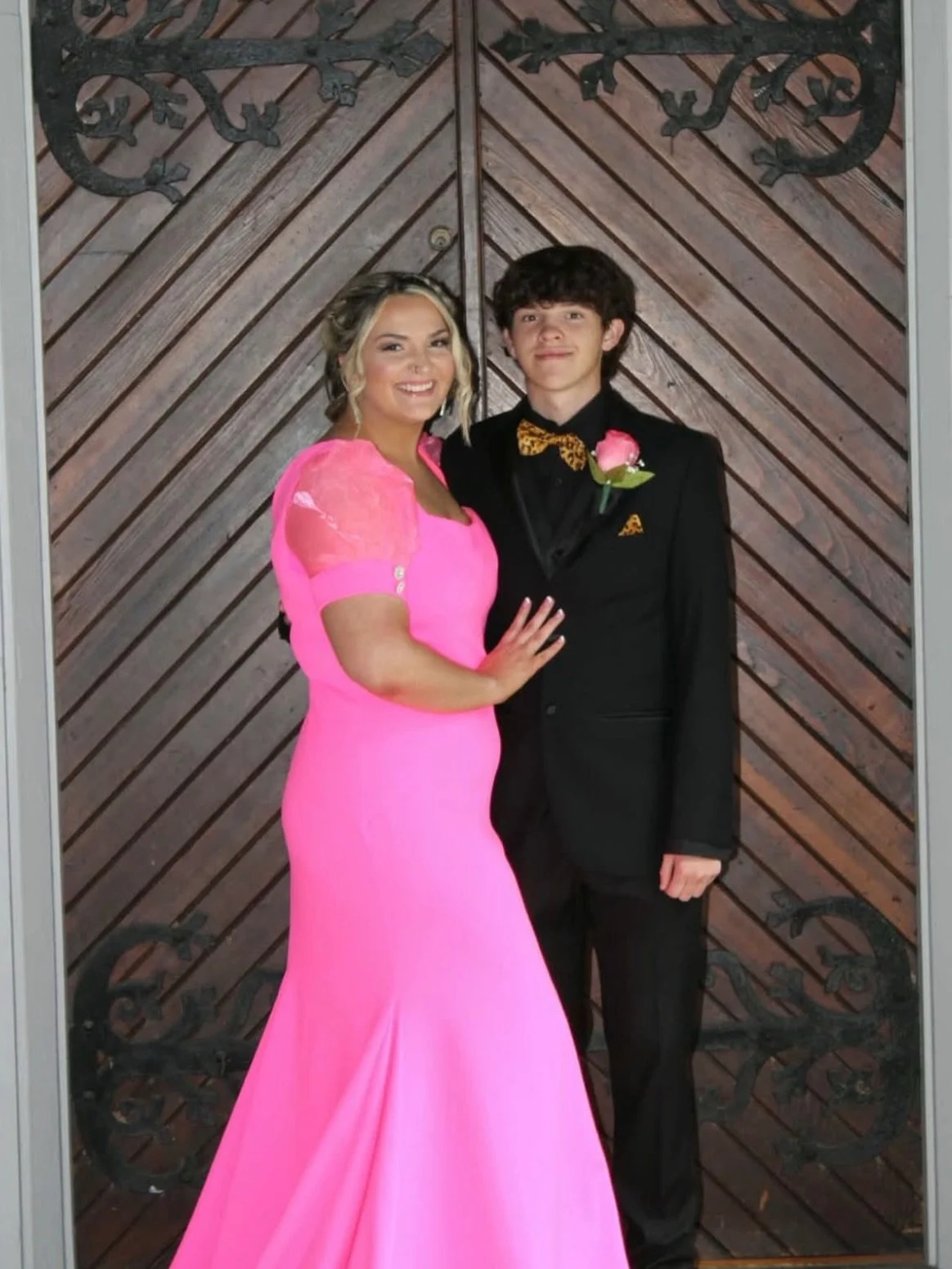 Our ambassador Shelby looking absolutely gorgeous at prom!!💖
We&rsquo;ve loved having you as a part of the Formals On First team this year, thank you for representing us!💖

#prom #promdress #prom2026 #avapresley