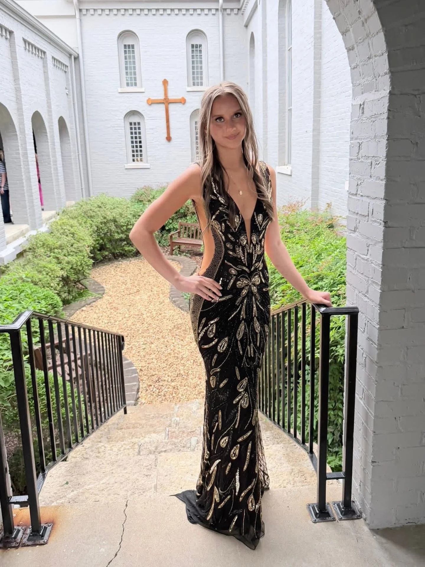 Our ambassador Katie looking absolutely stunning at prom!!🖤💛✨
We&rsquo;ve truly appreciated having you on our team this year and the way you&rsquo;ve represented Formals On First with so much confidence!
Thank you for everything you&rsquo;ve done f