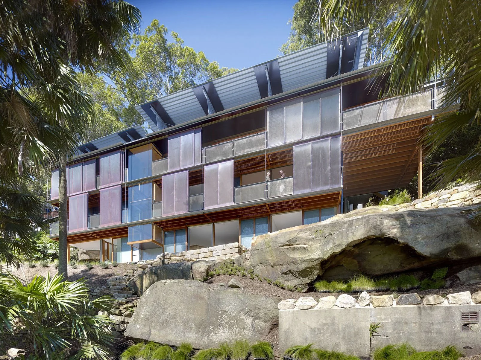 CLIFF FACE HOUSE by Fergus Scott Architects and Peter Stutchbury Architecture
