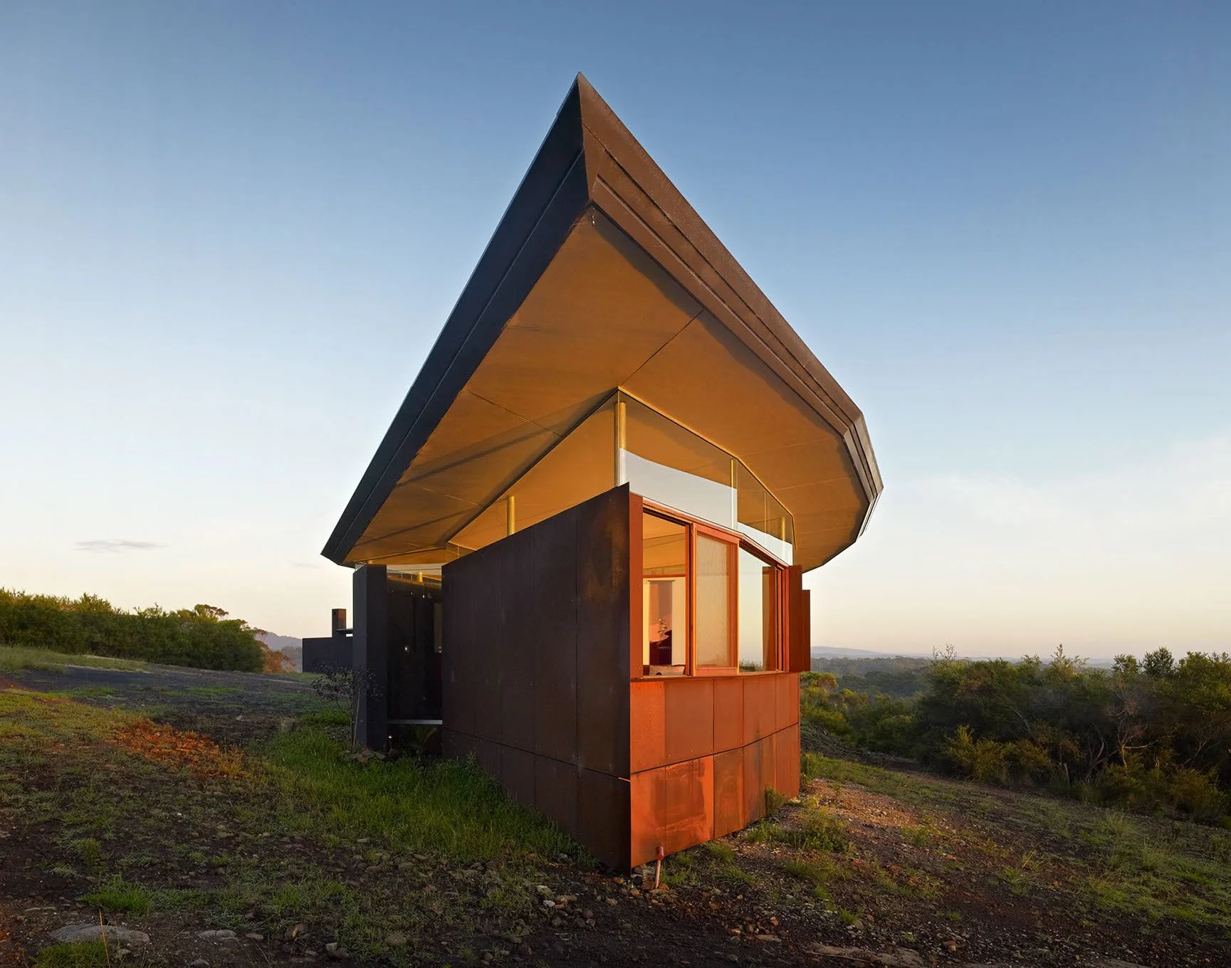 SOUTHERN HOUSE by Fergus Scott Architects