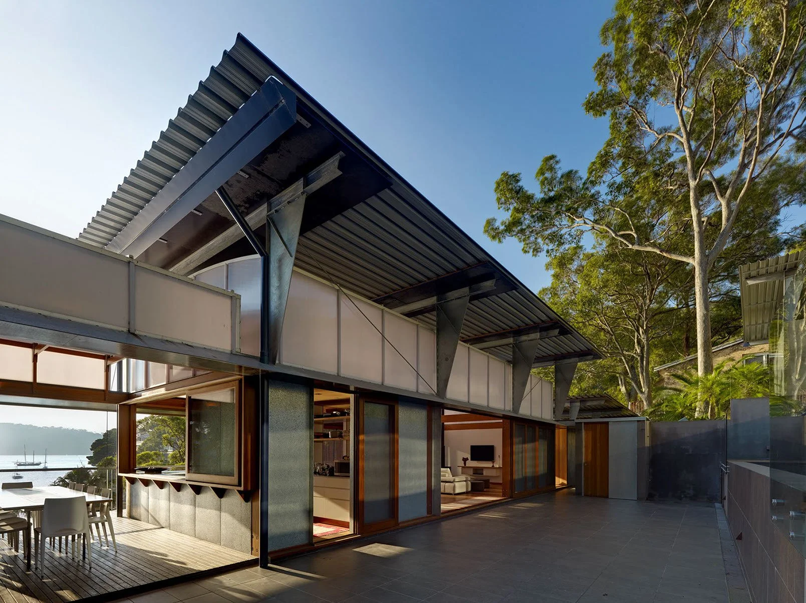 CLIFF FACE HOUSE by Fergus Scott Architects and Peter Stutchbury Architecture