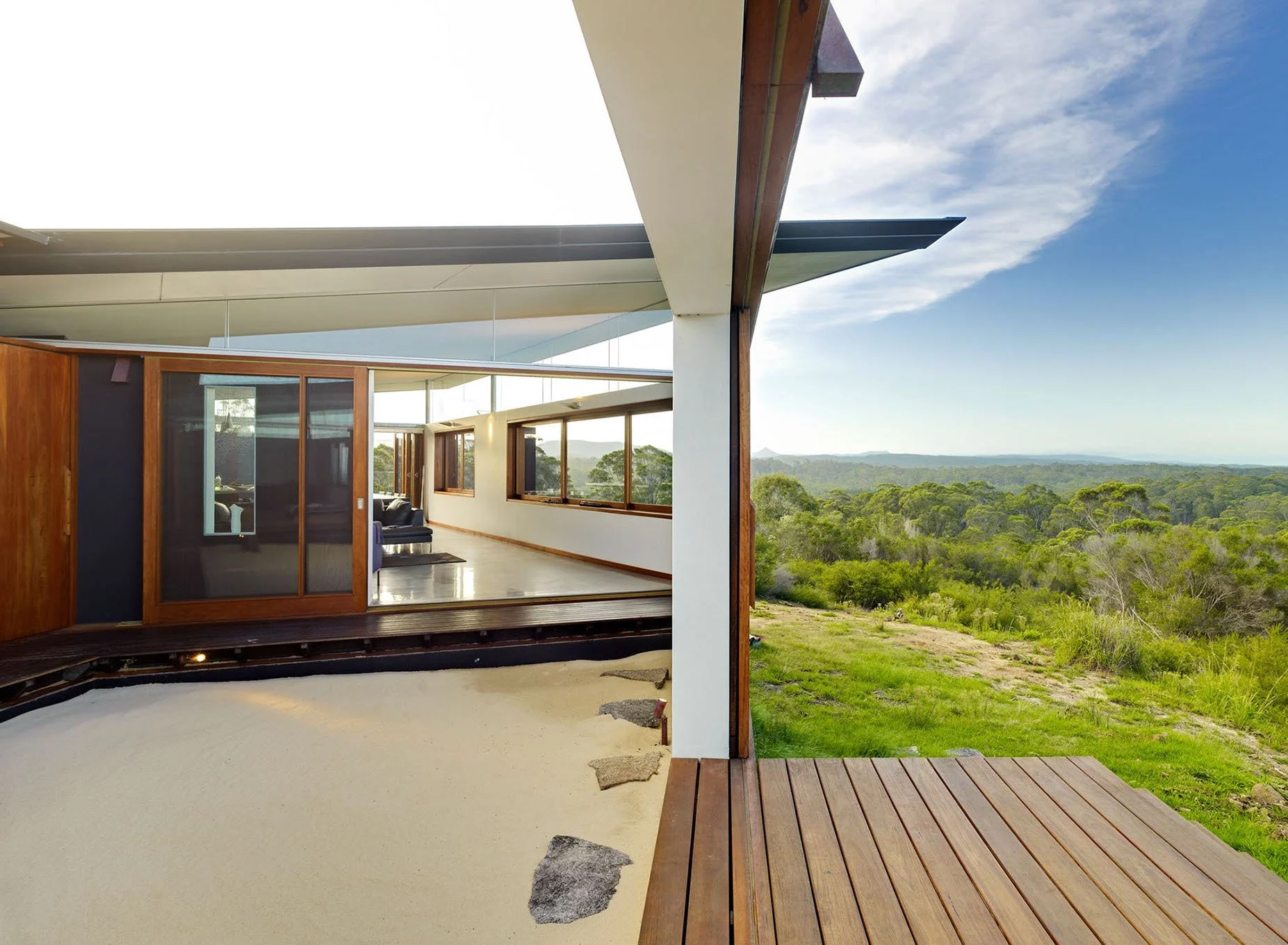 SOUTHERN HOUSE by Fergus Scott Architects