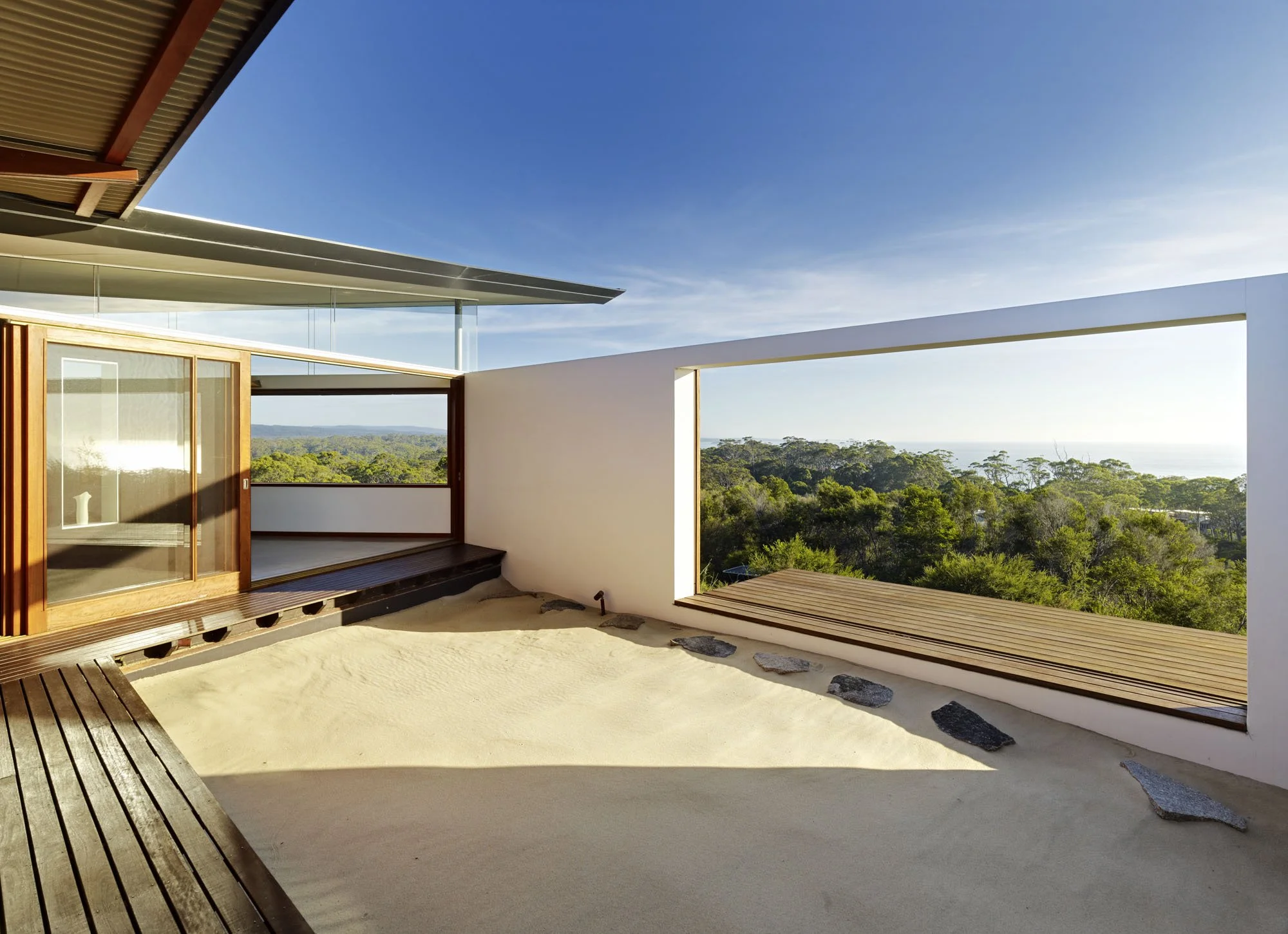 SOUTHERN HOUSE by Fergus Scott Architects