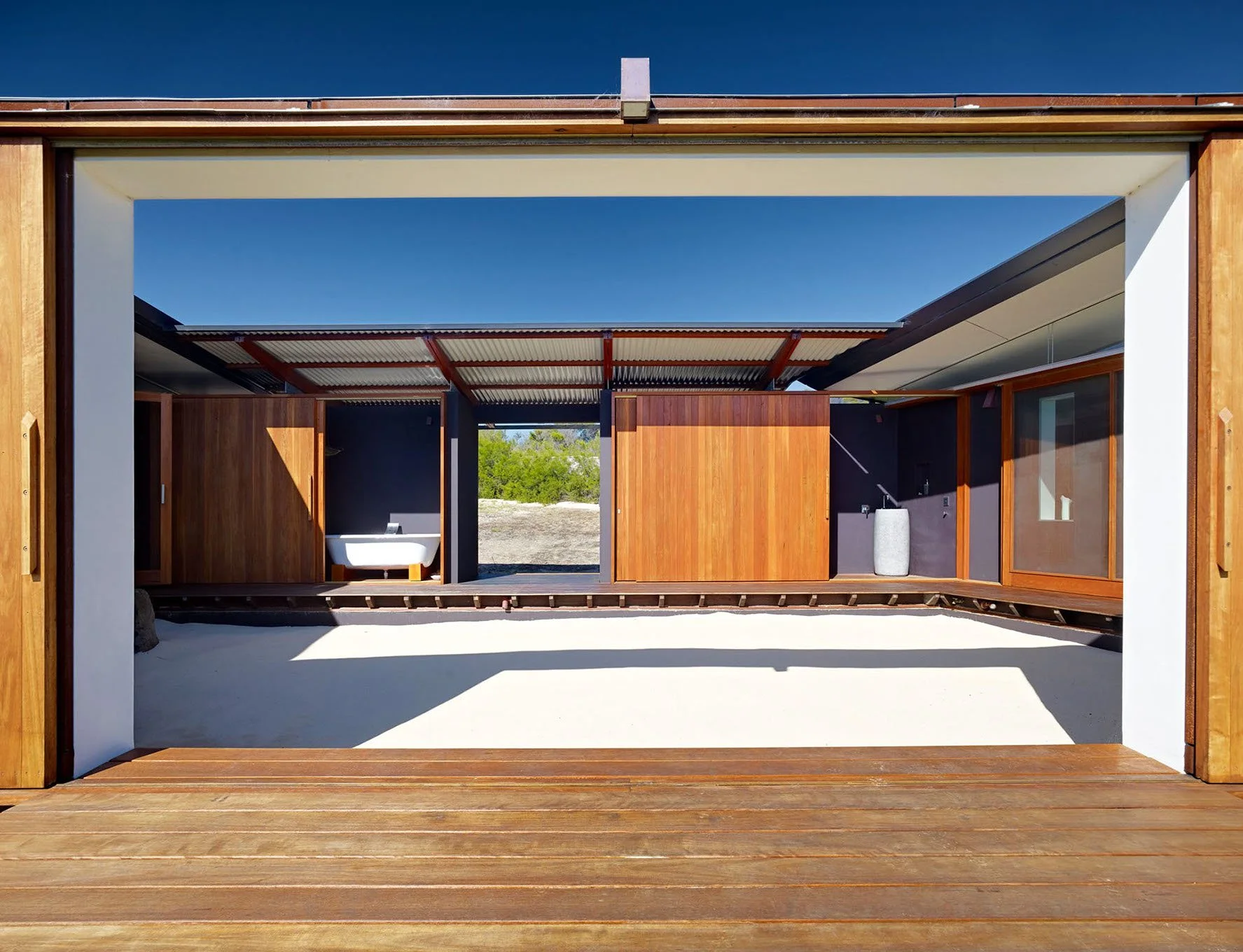 SOUTHERN HOUSE by Fergus Scott Architects