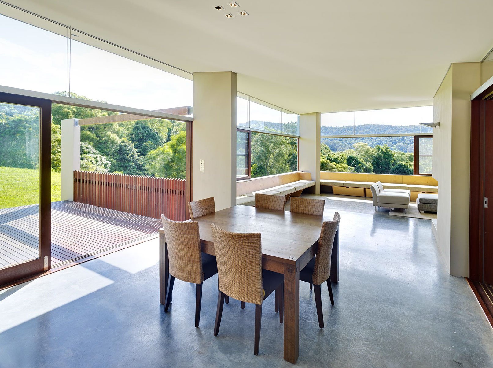 FOXGROUND HOUSE by Fergus Scott Architects