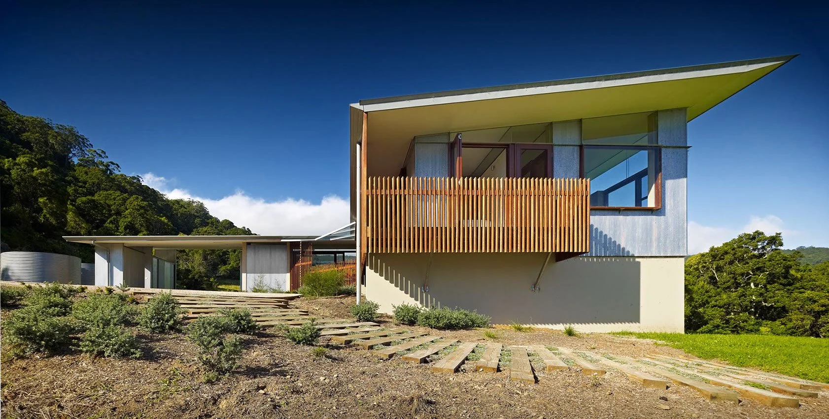 FOXGROUND HOUSE by Fergus Scott Architects