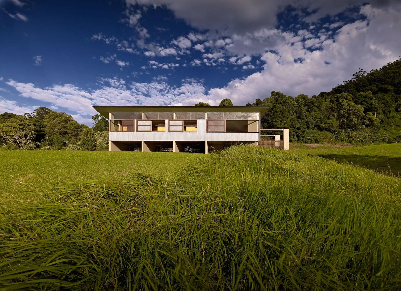 FOXGROUND HOUSE by Fergus Scott Architects