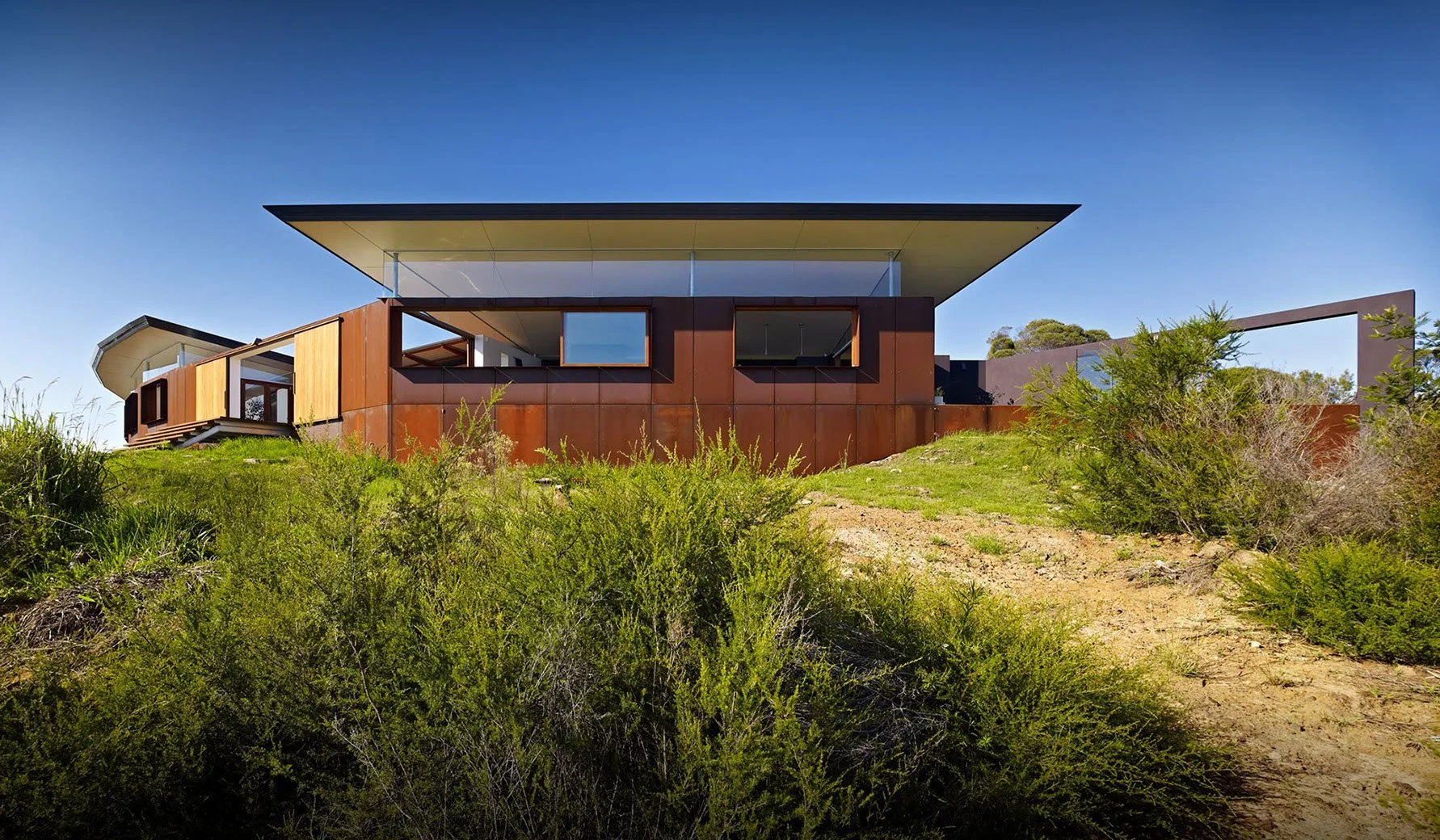SOUTHERN HOUSE by Fergus Scott Architects