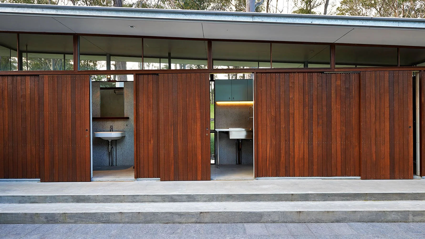 QUORROBOLONG HOUSE by Fergus Scott Architects
