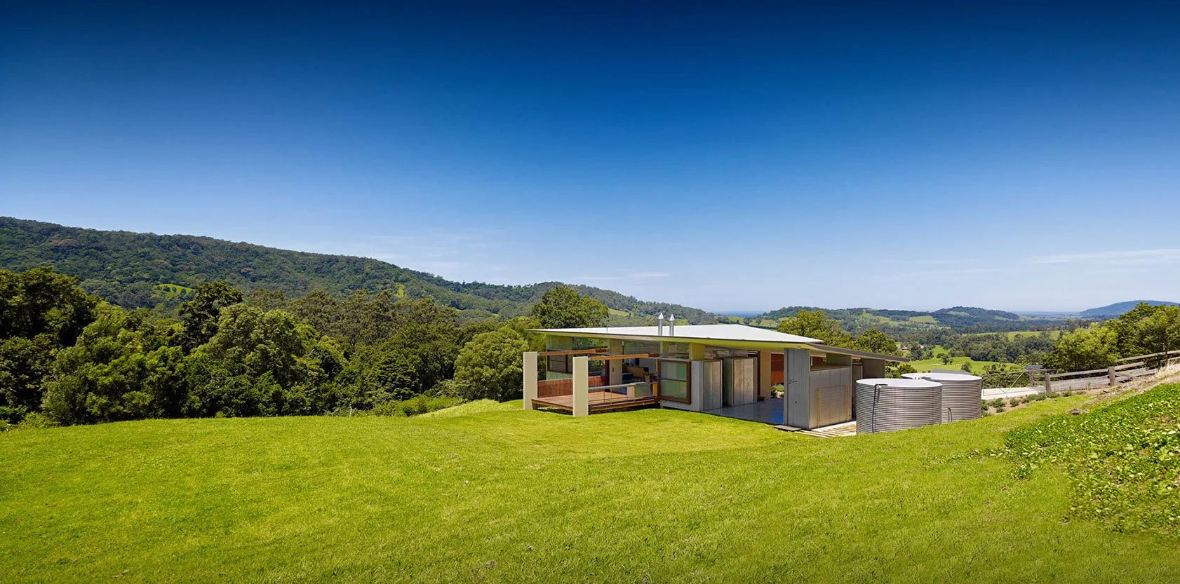 FOXGROUND HOUSE by Fergus Scott Architects