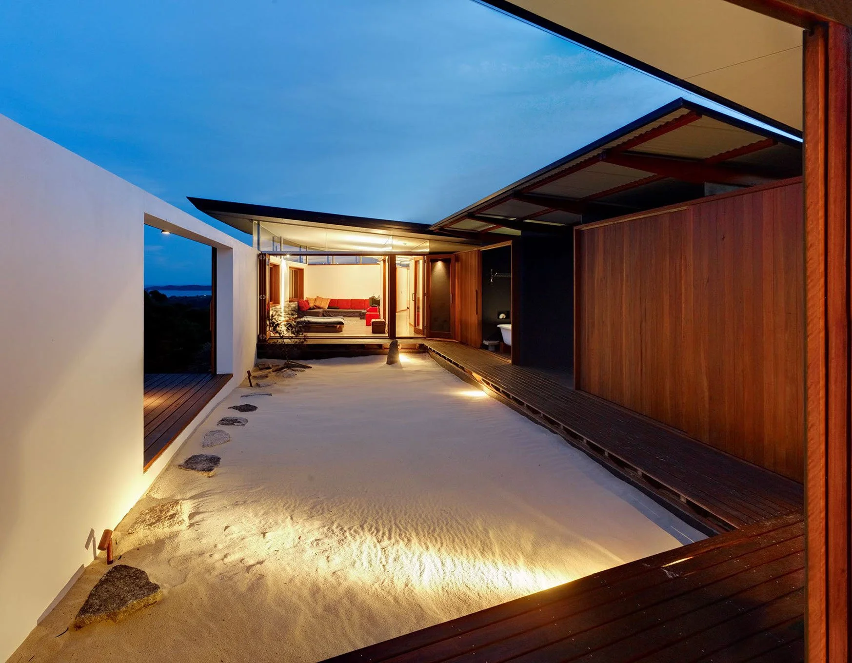 SOUTHERN HOUSE by Fergus Scott Architects