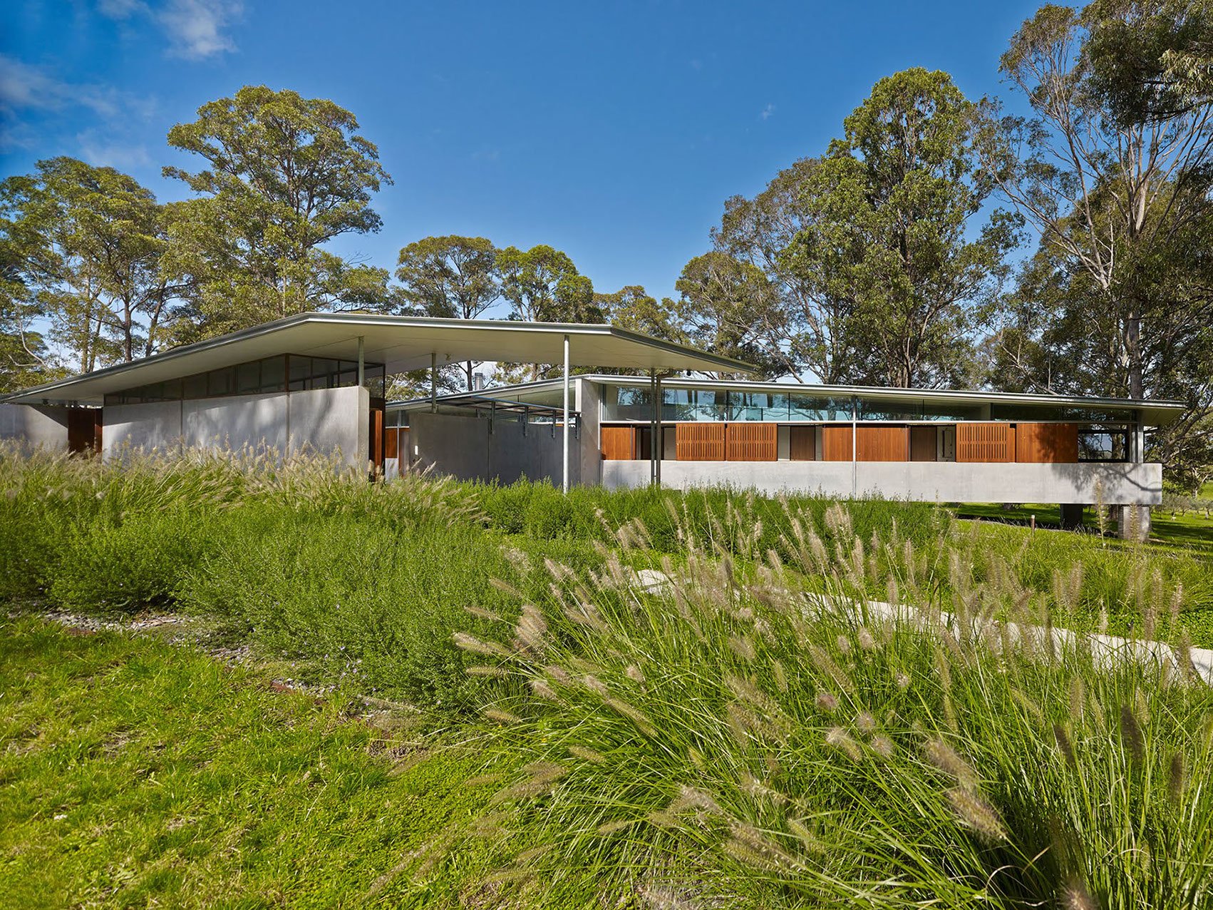QUORROBOLONG HOUSE by Fergus Scott Architects