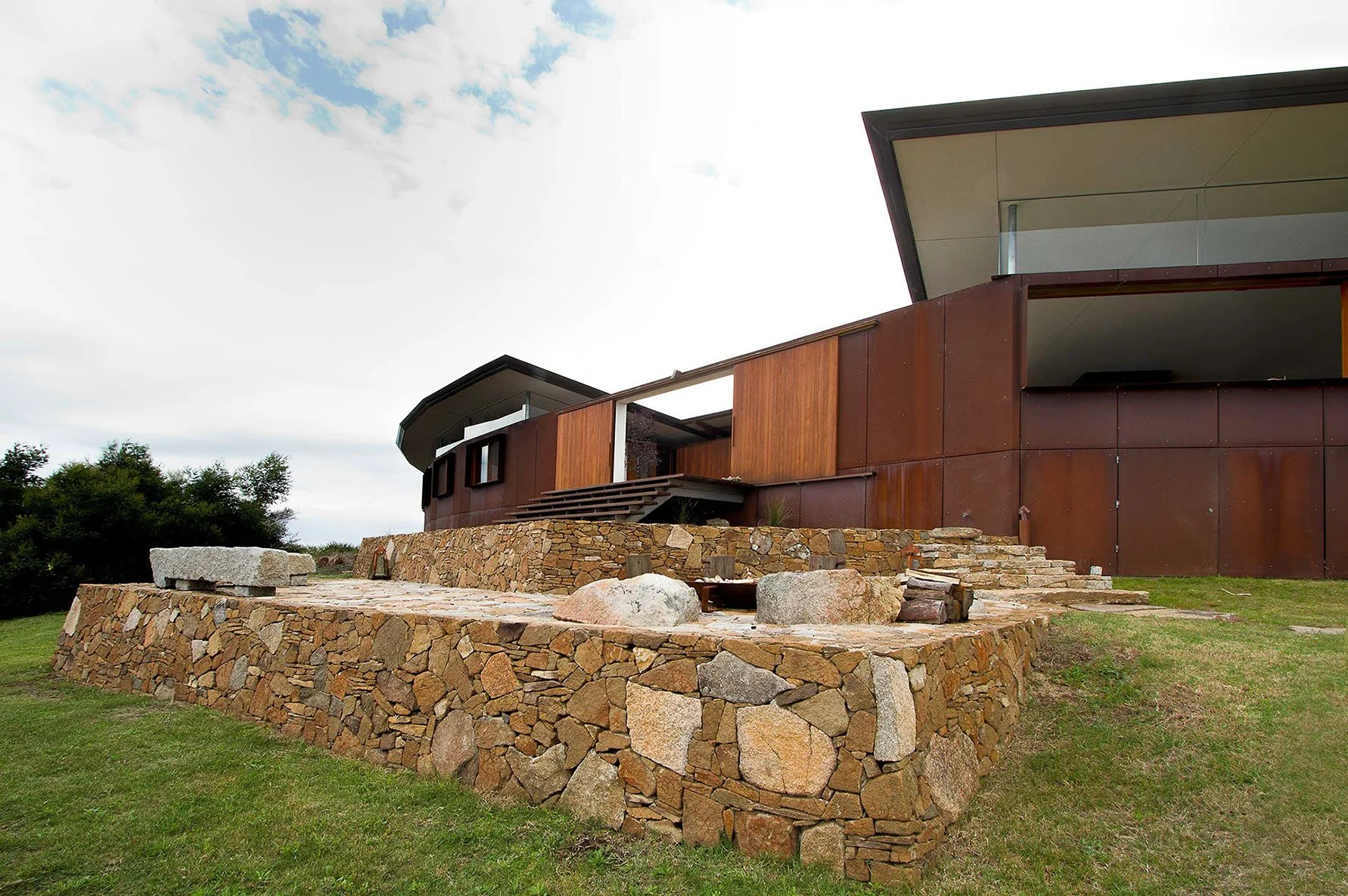 SOUTHERN HOUSE by Fergus Scott Architects