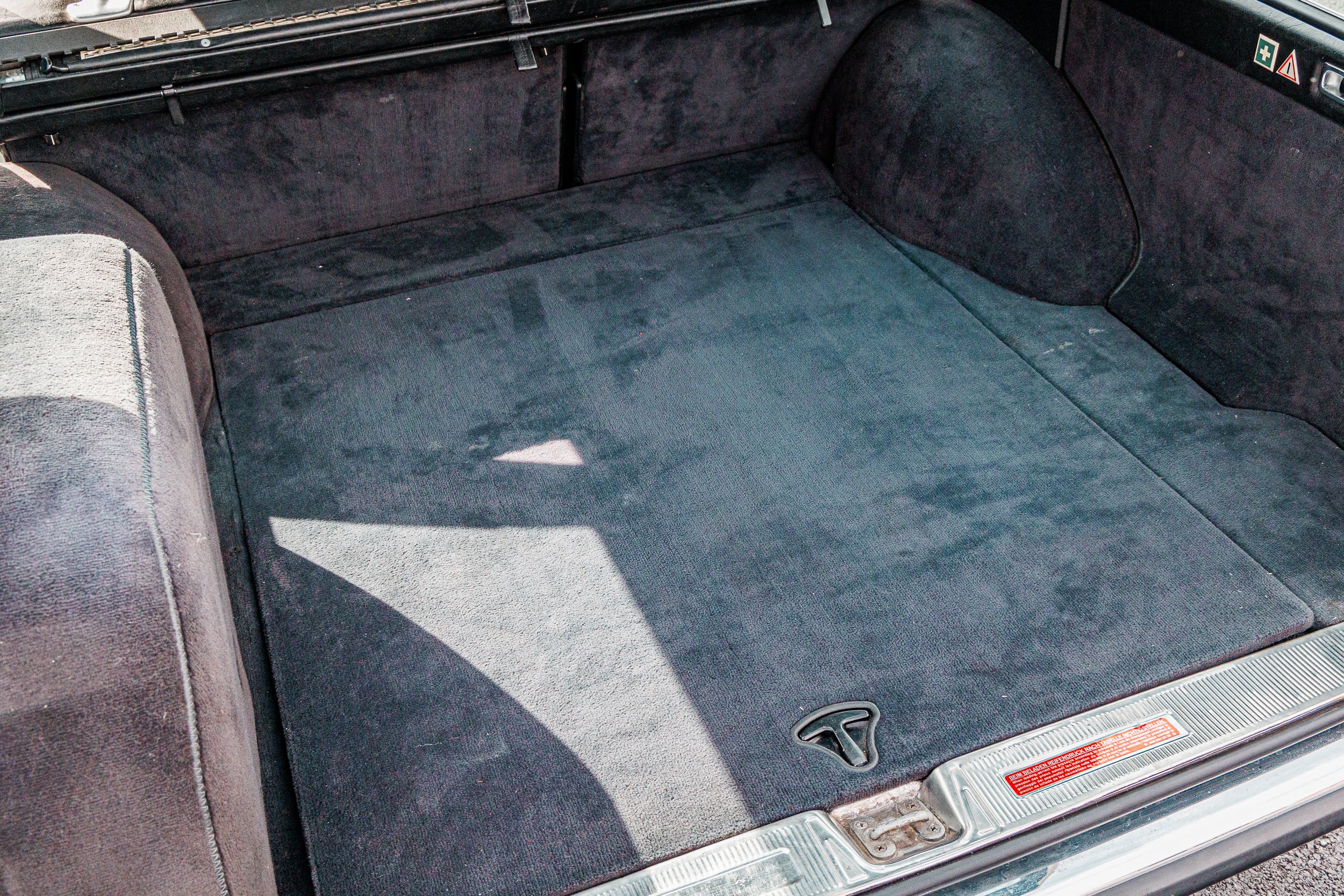 Mercedes 300TD-044.jpg